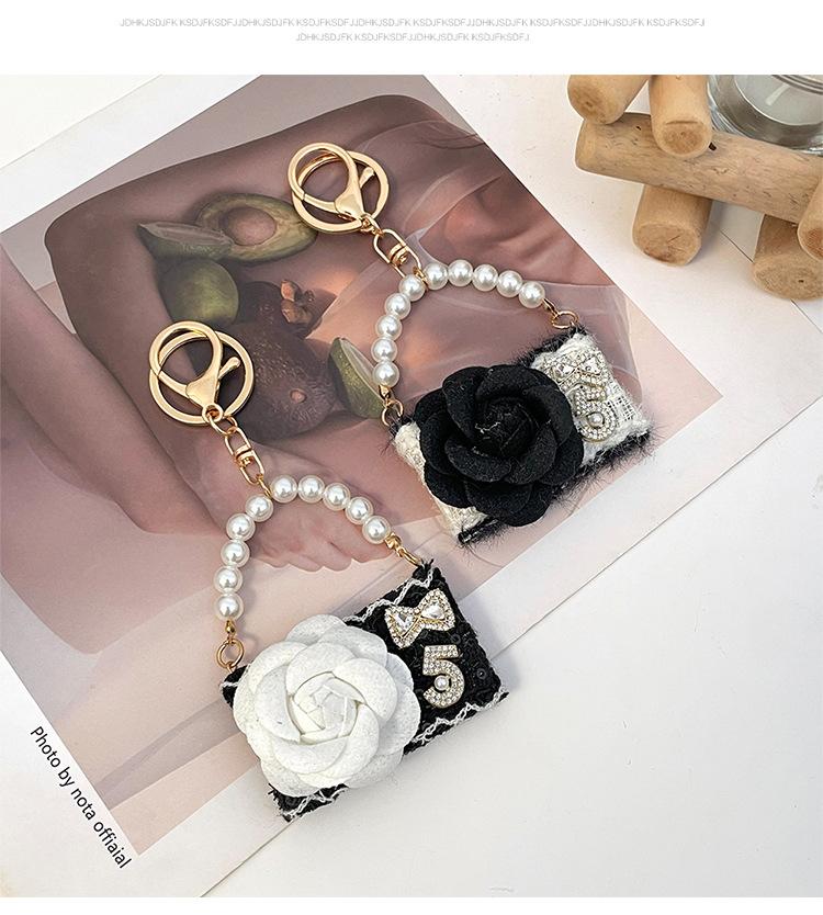 Fashion Camellia Flower Bag Charm Keychain for Women, Cute Handbag Pendant Key Ring, Elegant Purse Accessory for Car Keys, Backpack Decoration, Daily Use and Gift