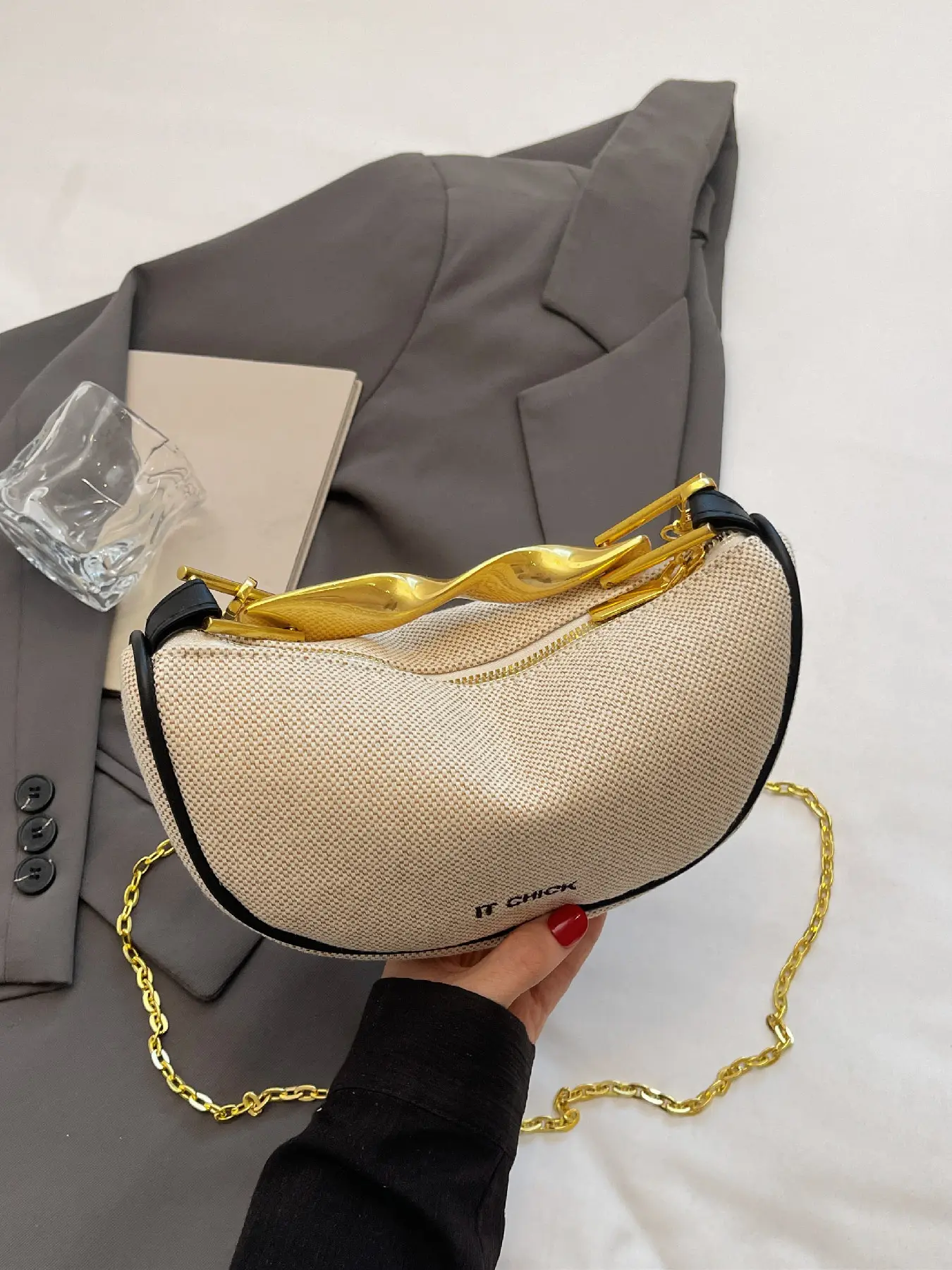 Two tone canvas leather curved moon handbag, wave shaped gold metal top handle detachable thin gold chain crossbody bag with small zipper, suitable for daily outings, dates and dinners