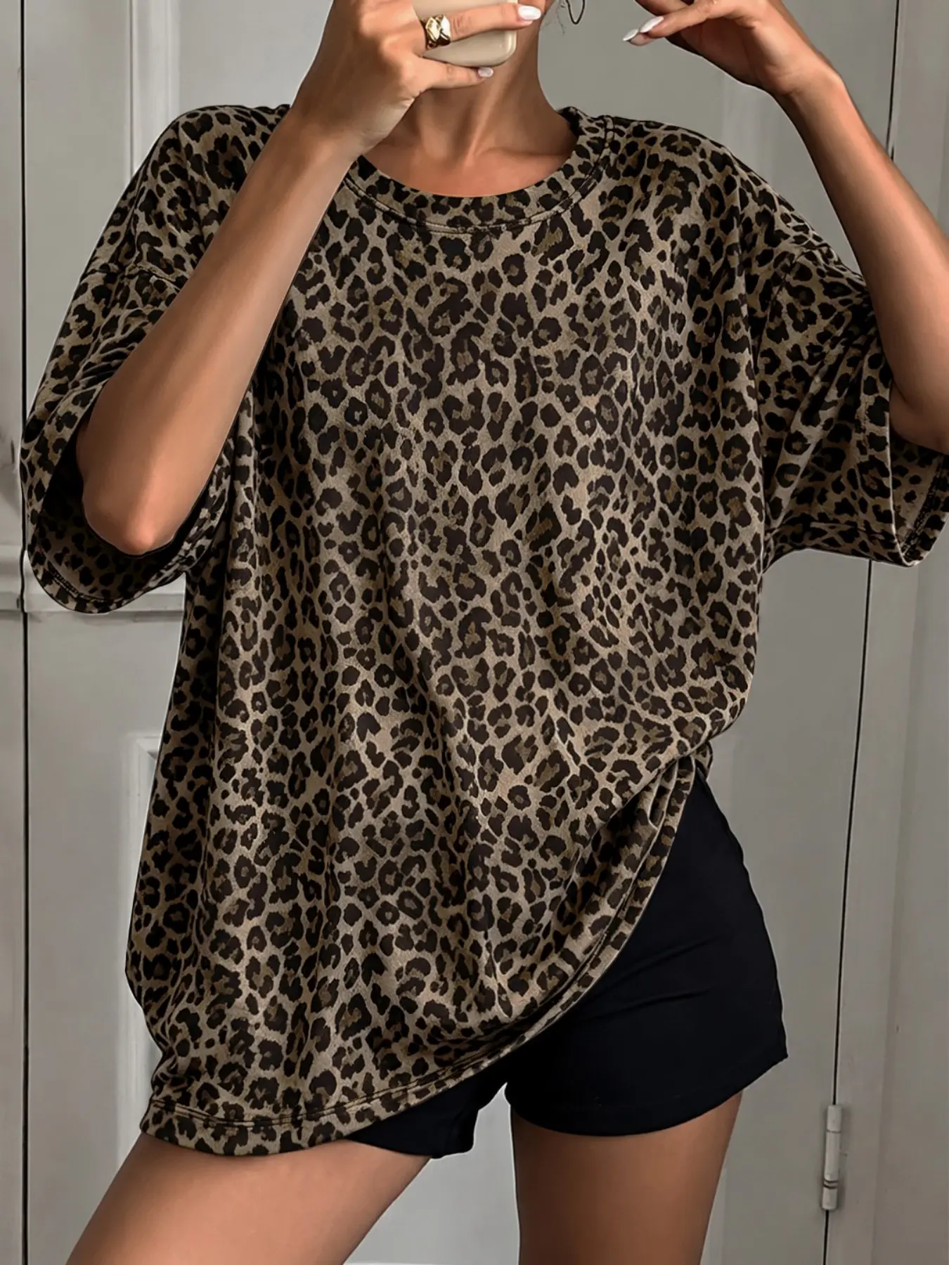 Summer Leopard Print Round Neck Oversized Loose Fit T-Shirt, Casual Short Sleeve Top for Daily Commute and Outdoor Wear, Comfortable and Stylish