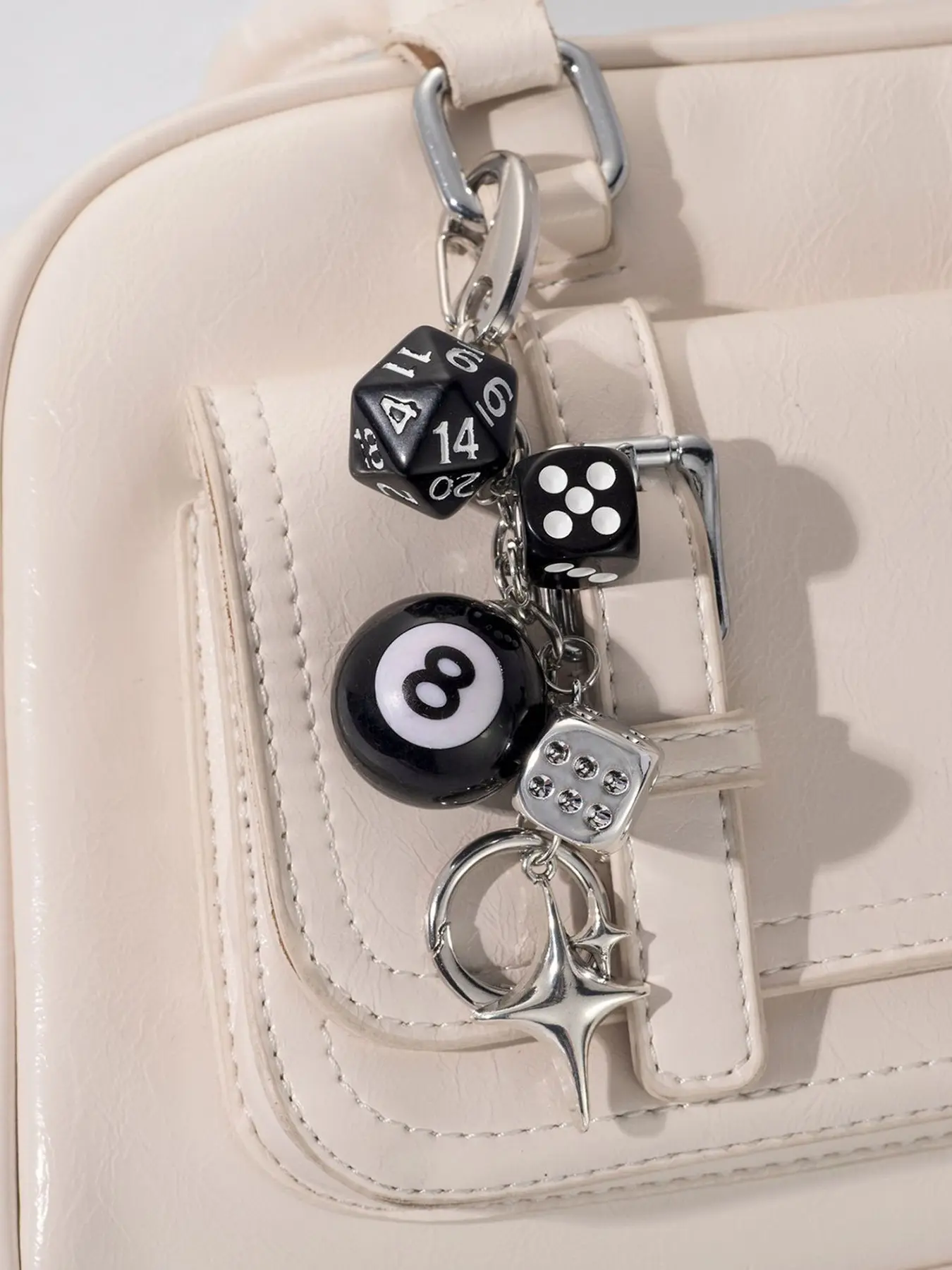 Black 8 Ball Dice Star Keychain Punk Streetwear , Y2K Gothic Silver Lobster Clasp Bag Charm, Resin Cool Vintage Billiard Dice Pendant Accessories Gift for Men Women Backpack Handbag