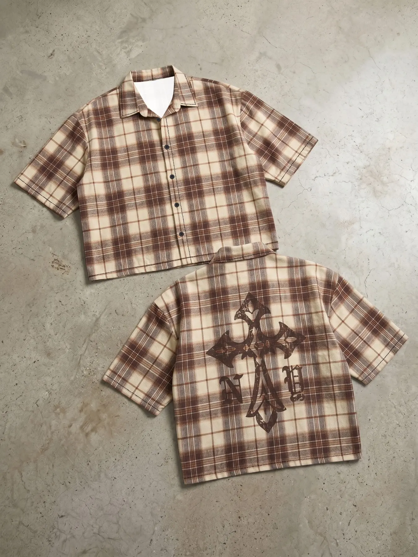 Men's Retro Coffee Plaid Checked Cropped Short Sleeve Button Up Shirt, Back Vintage Distressed Gothic Cross, Old English Letter, Graphic Print, Turn Down Collar Loose Boxy Blouse, Suitable For Preppy Street Matching Y2K Outfits Daily Inner Layering