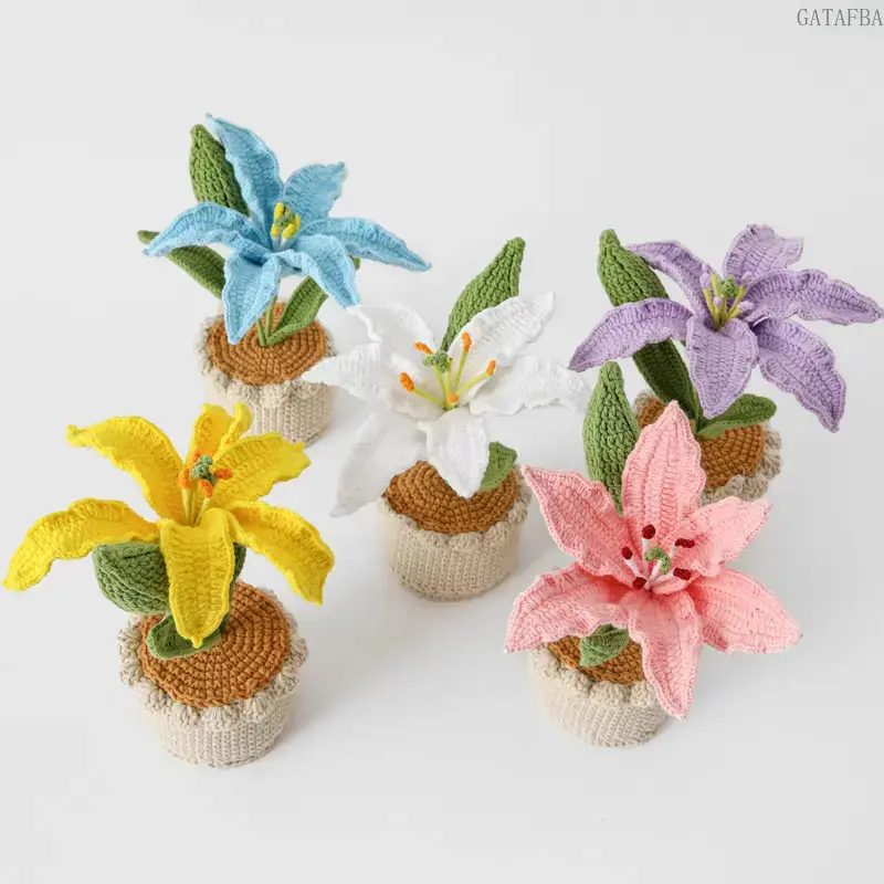 Handmade Crocheted Lily Flower Potted Ornament, Soft Yarn Decorative Desktop Accent, Long-Lasting Artificial Home Table Gift for Sports & Outdoor Enthusiasts