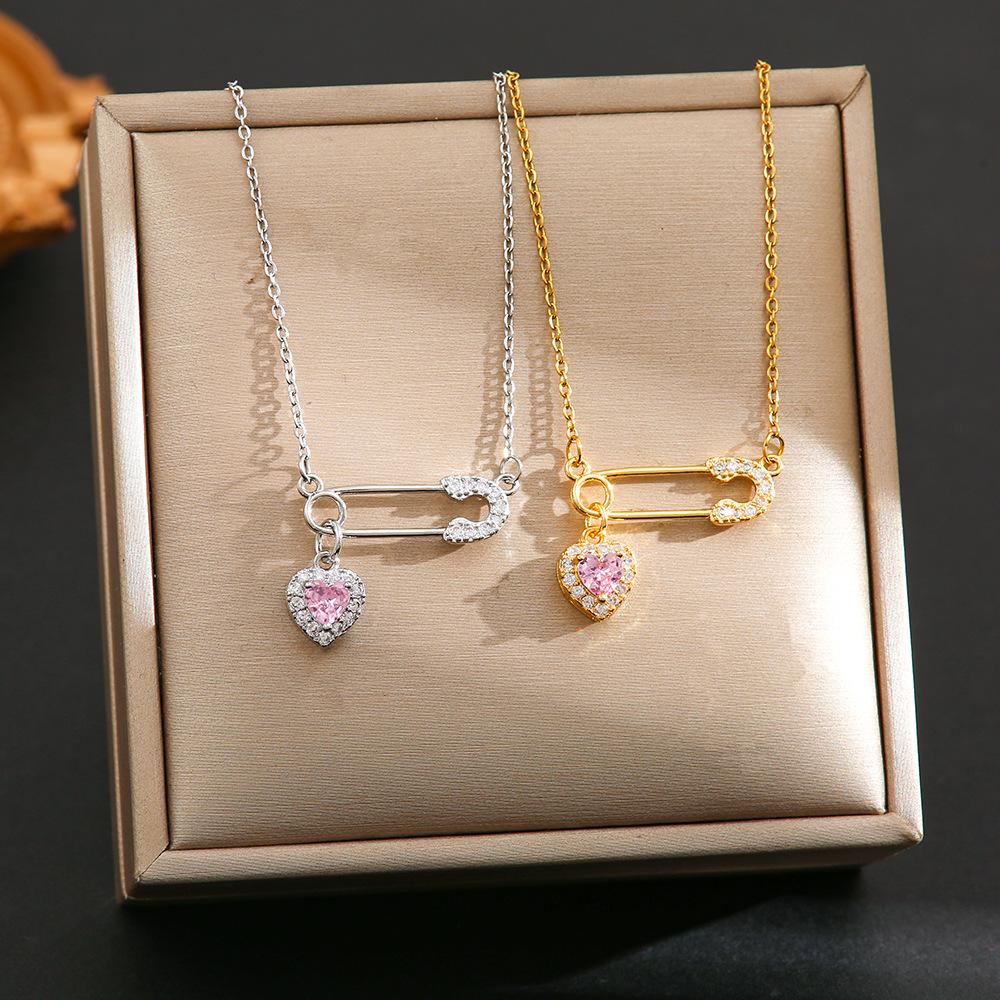 Trendy Hot Selling Titanium Steel Necklace for Women, Zircon Inlaid Copper Plated Pendant, Color Retaining Clavicle Chain Jewelry
