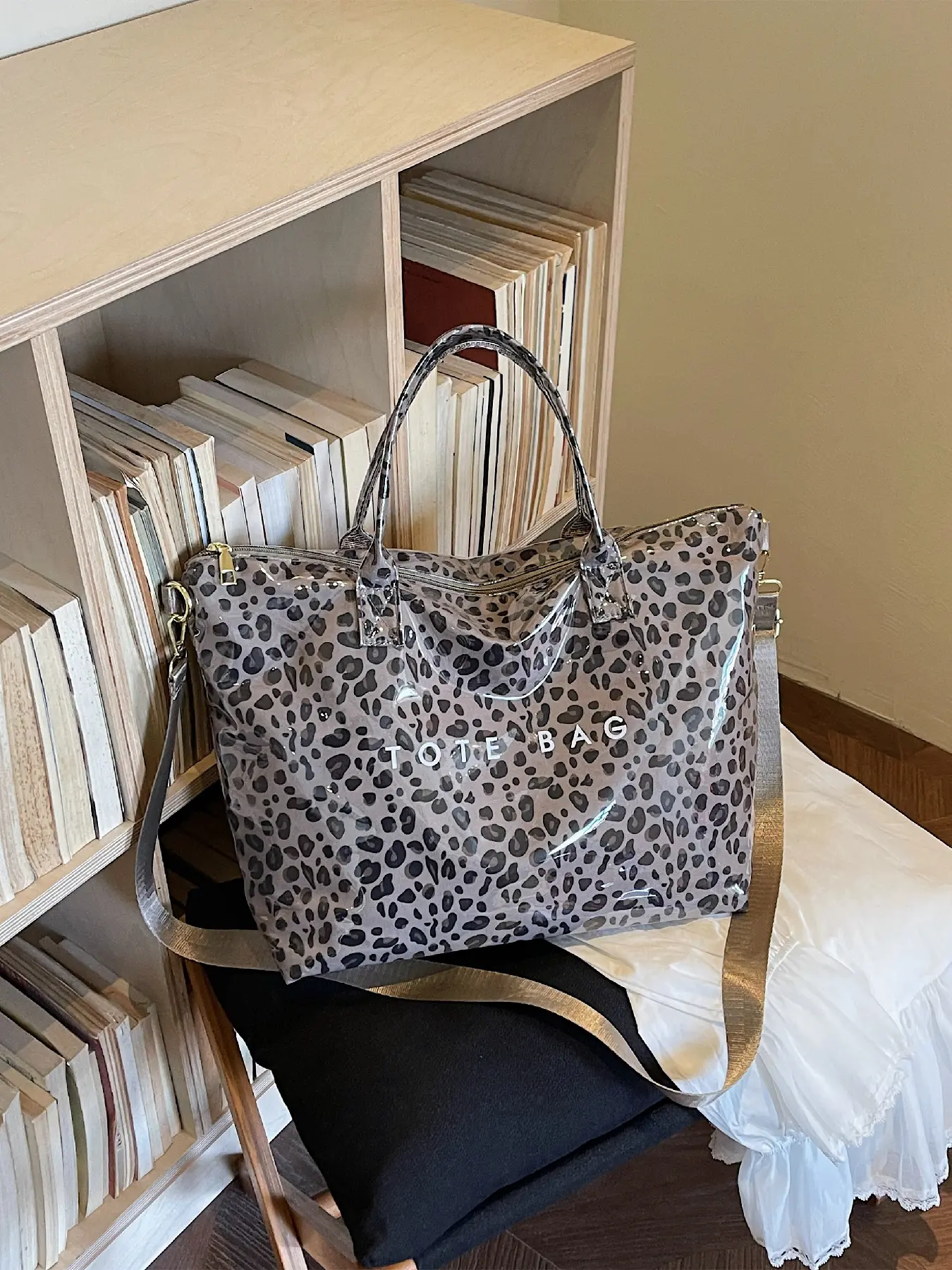 Trendy Large Capacity Leopard Print Letter Design PVC Durable Animal Tote Bag, Handheld Single Shoulder Crossbody, Fashionable and Stylish, Daily Use Bag