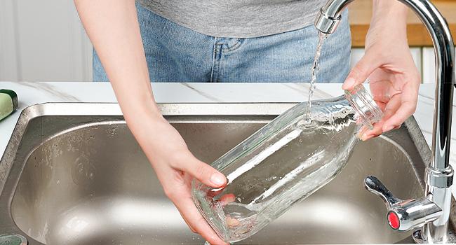 THE WELL KEPT 4 Pack 1 Liter (32 Oz) Glass Milk Bottles With Scale, 100% Airtight Heavy Duty Screw Lids, and 2 Pour Spouts-For Milk, Honey, Jam, Creamer-Dishwasher Safe (Extra 2 Lids Included) Silicone Beverage THE WELL KEPT 4 Pack 1 Liter (32 Oz) Glass Milk Bottles With Scale, 100% Airtight Heavy Duty Screw Lids, and 2 Pour Spouts-For Milk, Honey, Jam, Creamer-Dishwasher Safe (Extra 2 Lids Included) Silicone Beverage