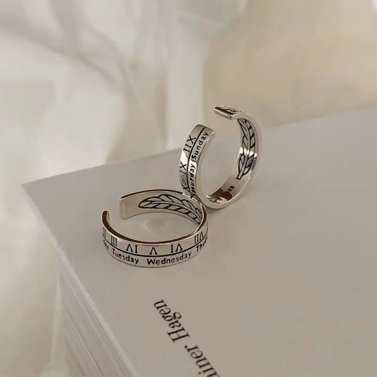 Cool Retro Alloy Metal Couple Rings, Open Adjustable Size Internet Celebrity Style with Roman Numeral Special-Interest Design for Men and Women's Little Finger, Unisex Wear, Round Shape