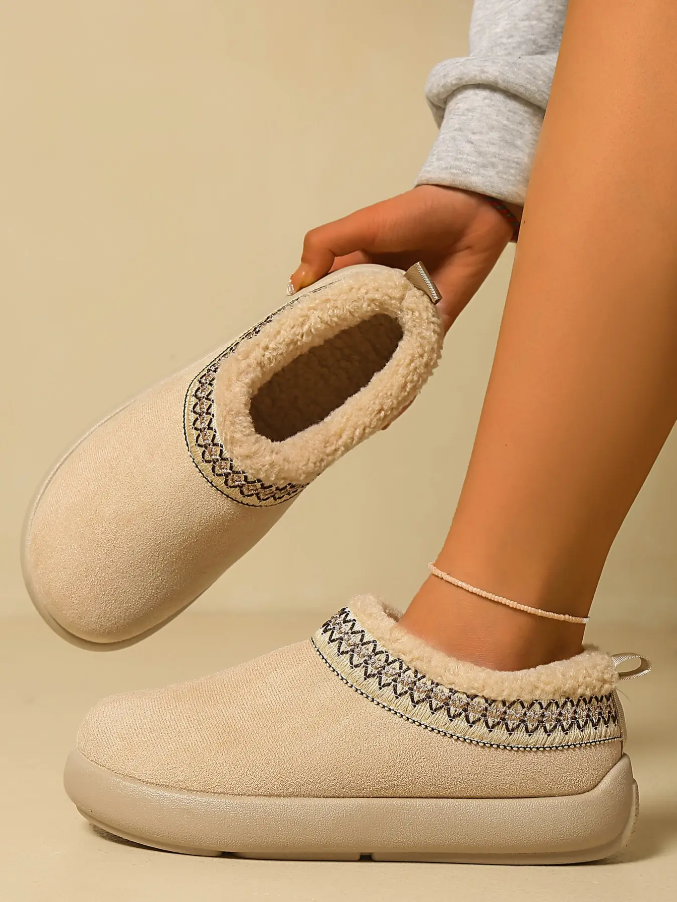 New Winter Snow Boots for Women, Ethnic Style Embroidered Ribbon Sheepskin Lining, Thick Plush Sole, Anti-Slip Warm Outdoor Shoes
