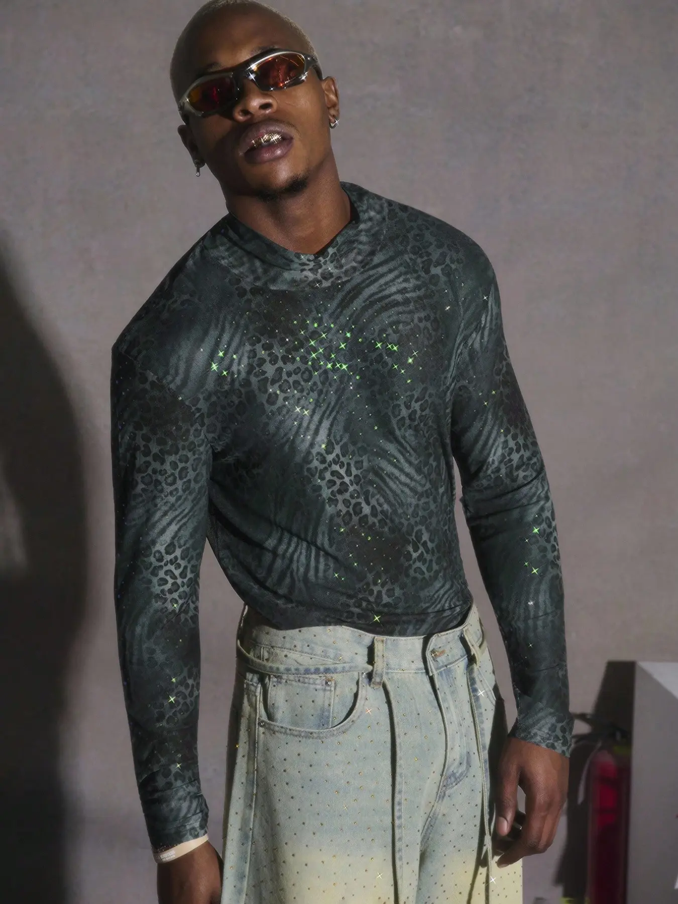 Men's Fashion Digital Mesh Fabric Leopard Print Sequins High Neck Long Sleeve Short T-Shirt Top, Casual Streetwear, Daily Wear, Trendy Design, Spangle Tee