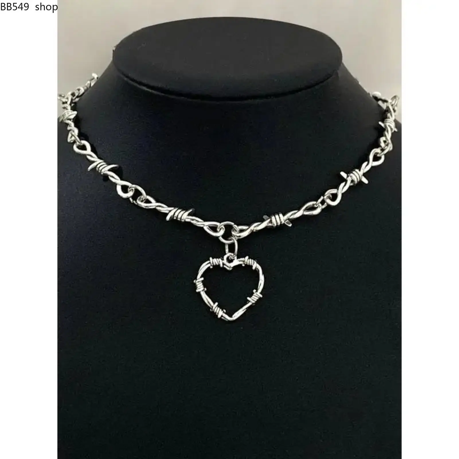 Gothic Punk Heart Pendant Necklace, Cross Link Chain Choker Jewelry, Handmade Fashion Accessory for Women, Edgy Statement Necklace for Party, Daily Wear & Street Style Outfits