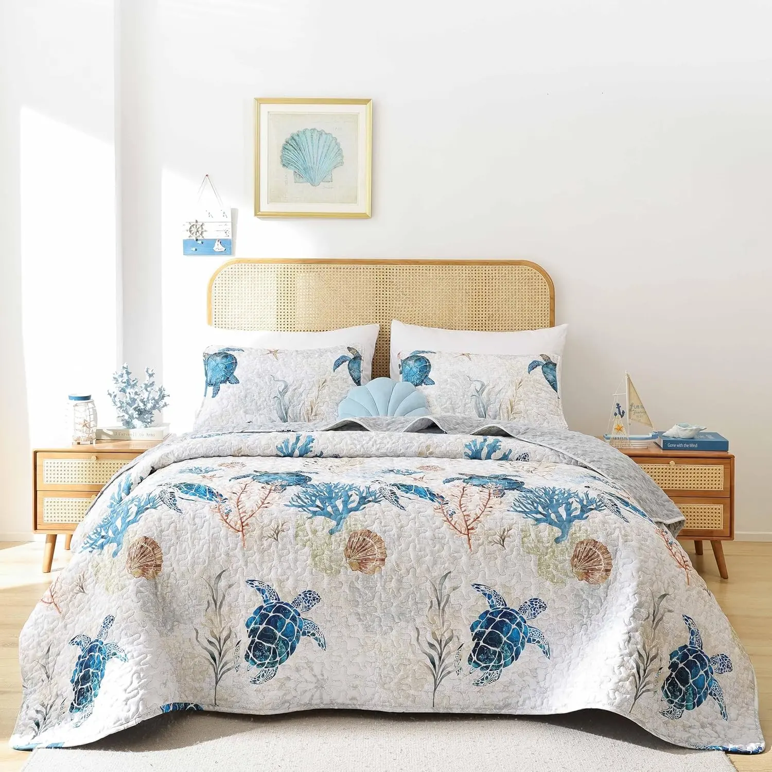Coastal Quilt Set King Size - Sea Turtle Ocean Print Lightweight Soft Microfiber Summer Comforter with 2 Pillow Cases - Beach Bedding Coverlet Decor for All Seasons, Bedroom & Guest Room