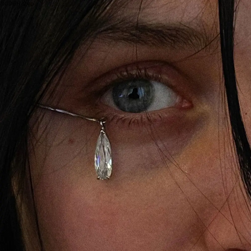 Teardrop Crystal Face Chain Clip‑on Ear Cuff No‑Piercing Tear Drop Rhinestone Facial Ornament Dangle Chain Cosplay Party Halloween Statement Body Jewelry for Women Girls