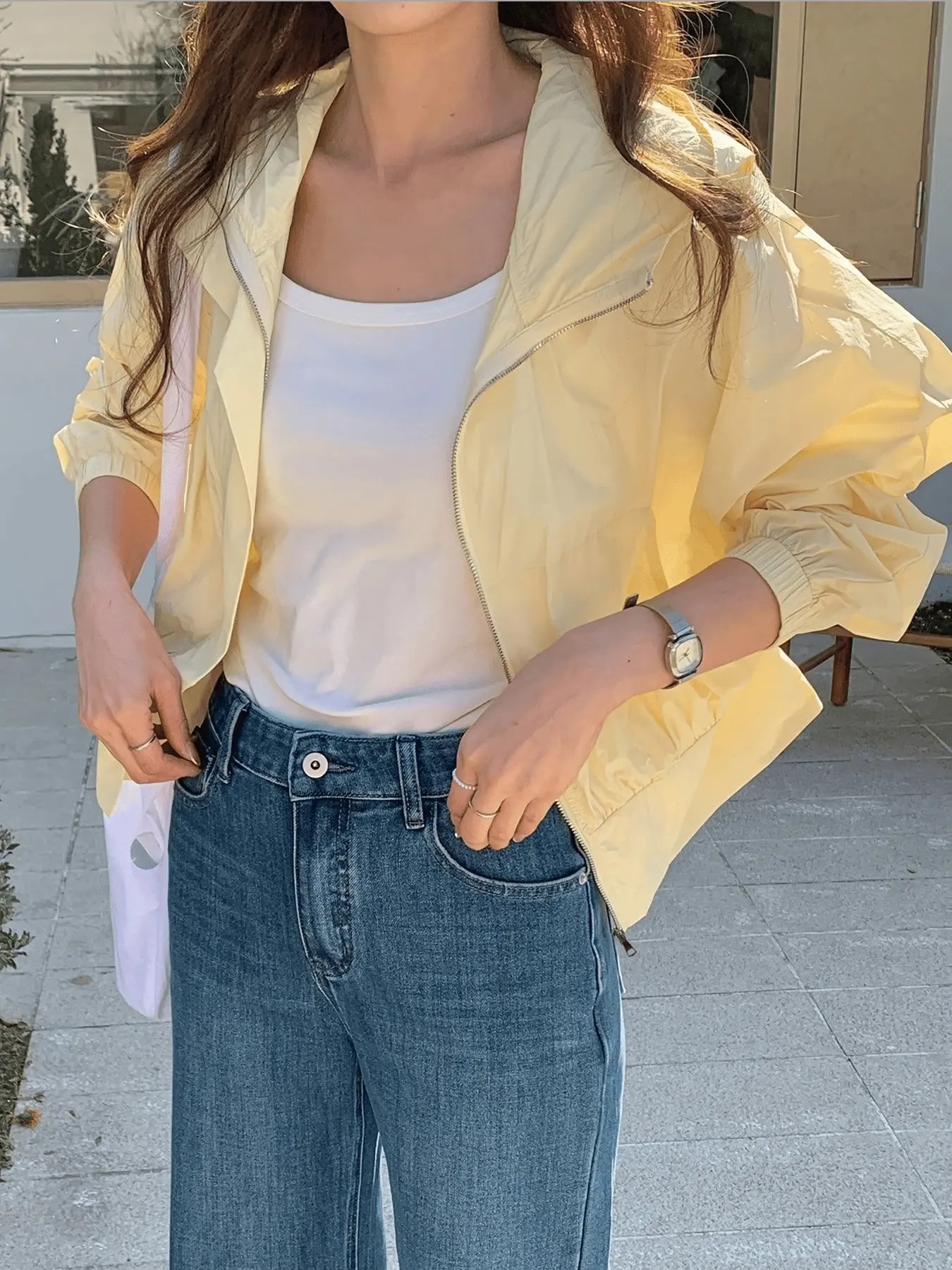 A fashionable yellow short hooded sunshade jacket for women, with a lightweight, lazy, loose cut and versatile suspender, a must-have for daily commuting, suitable for indoor and outdoor wear