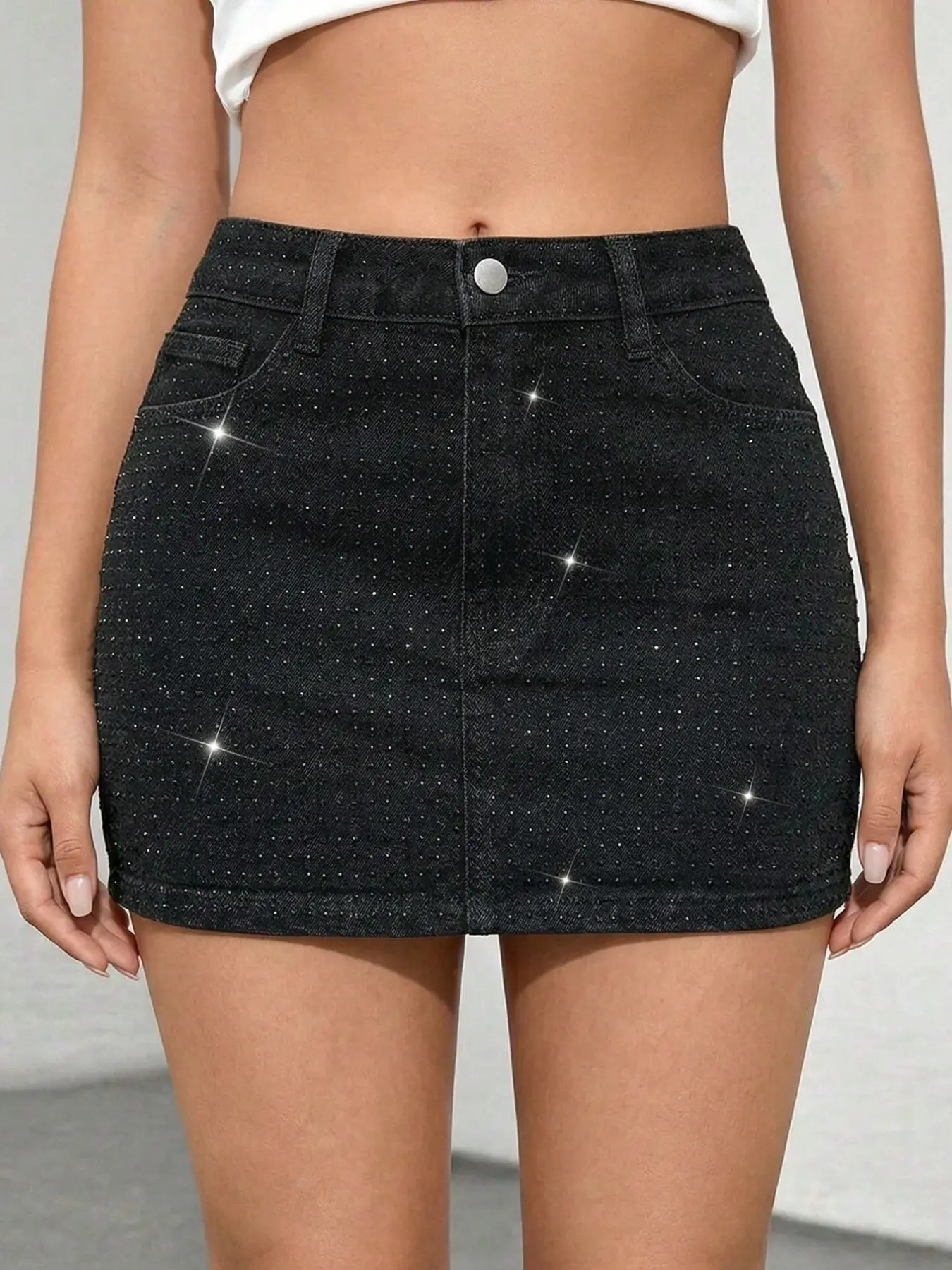 High-Waisted Rhinestone Denim Short Mini Skirt, Shiny Bodycon Nightclub Style, Bold Look for Ladies, Perfect for Parties and Events