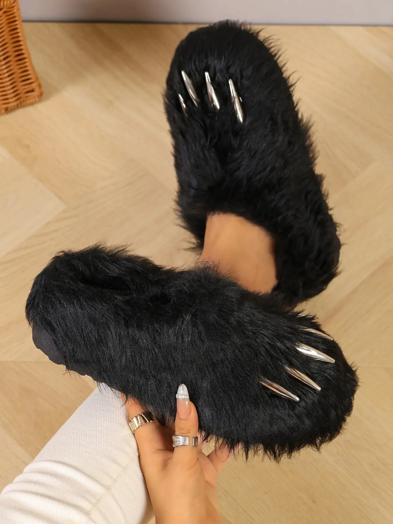 Trendy Bear Paw Design Plush Half Boots, Round Toe, Metal Claw Accent, Thick Sole, Loose Fit, Casual Style, Comfortable and Stylish