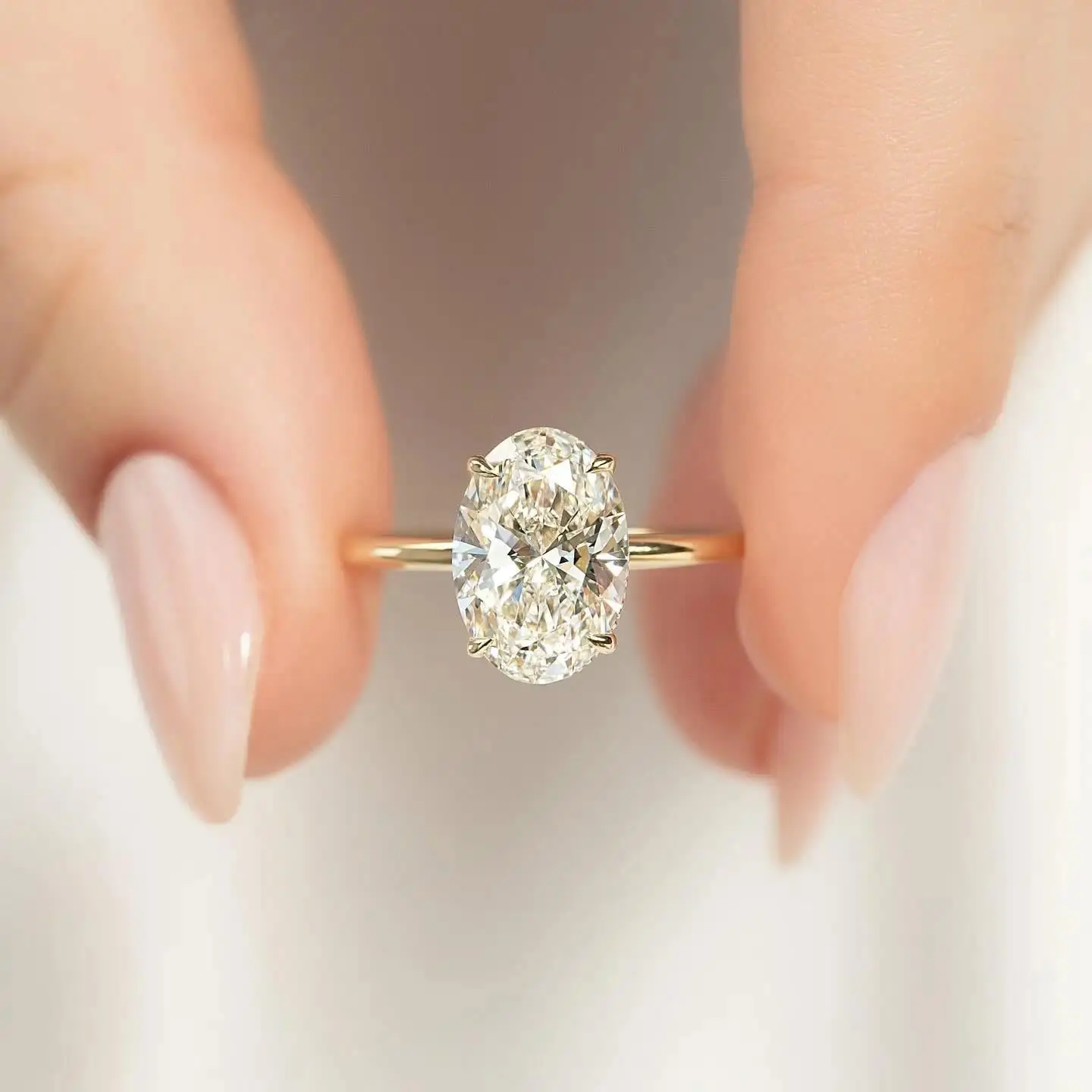 Women's Hypoallergenic Metal Oval Solitaire Engagement Ring - Minimalist 4-Prong Brilliant Cut Moissanite Ring, Slim Stackable Gold Plated Band for Female Wedding Wear, Casual Gift