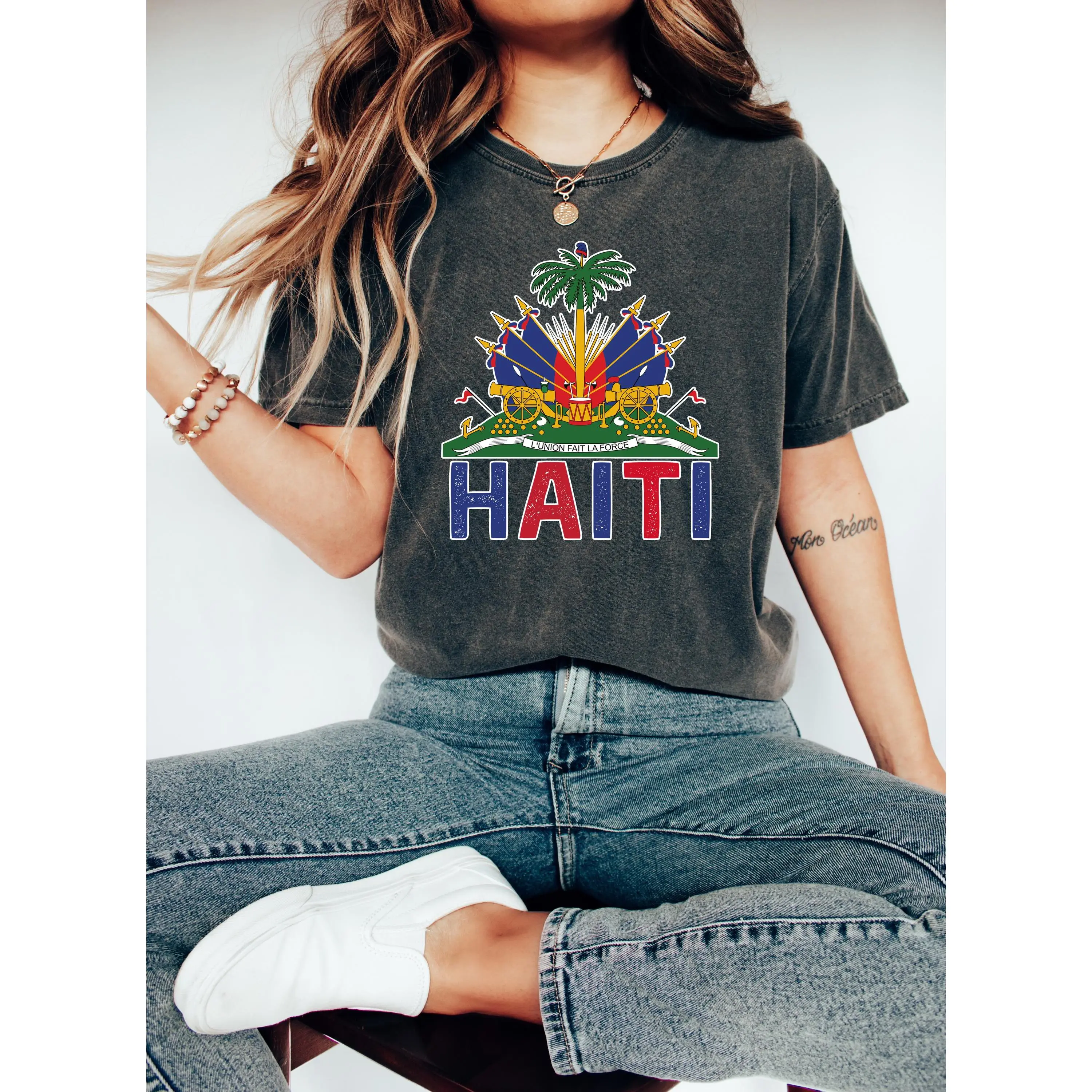 Unisex 100% Cotton Short-Sleeve Crew Neck Haiti Coat of Arms Graphic T-Shirt - Lightweight, Breathable, Casual Everyday Haitian Pride Cultural Heritage Vintage Flag Emblem Patriotic Streetwear Gift (Sports Top), Shortsleeve, Soft