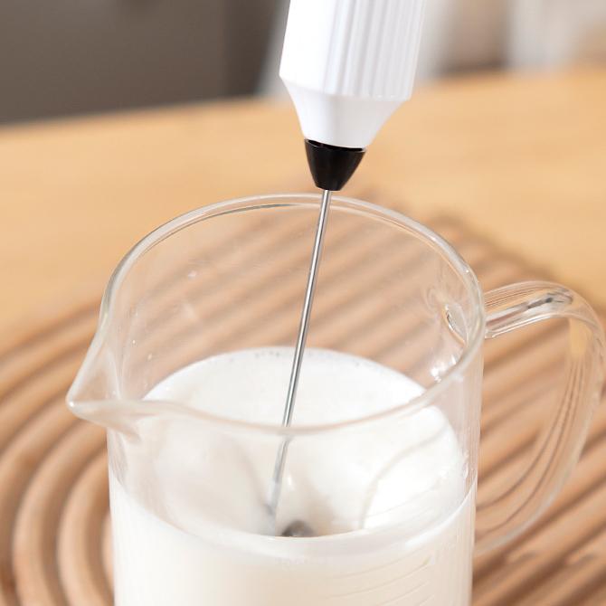 Girly Kitchenware, Cute Electric Milk Frother, Perfect for Latte, Matcha, Coffee & Cozy Home Coffee Moments