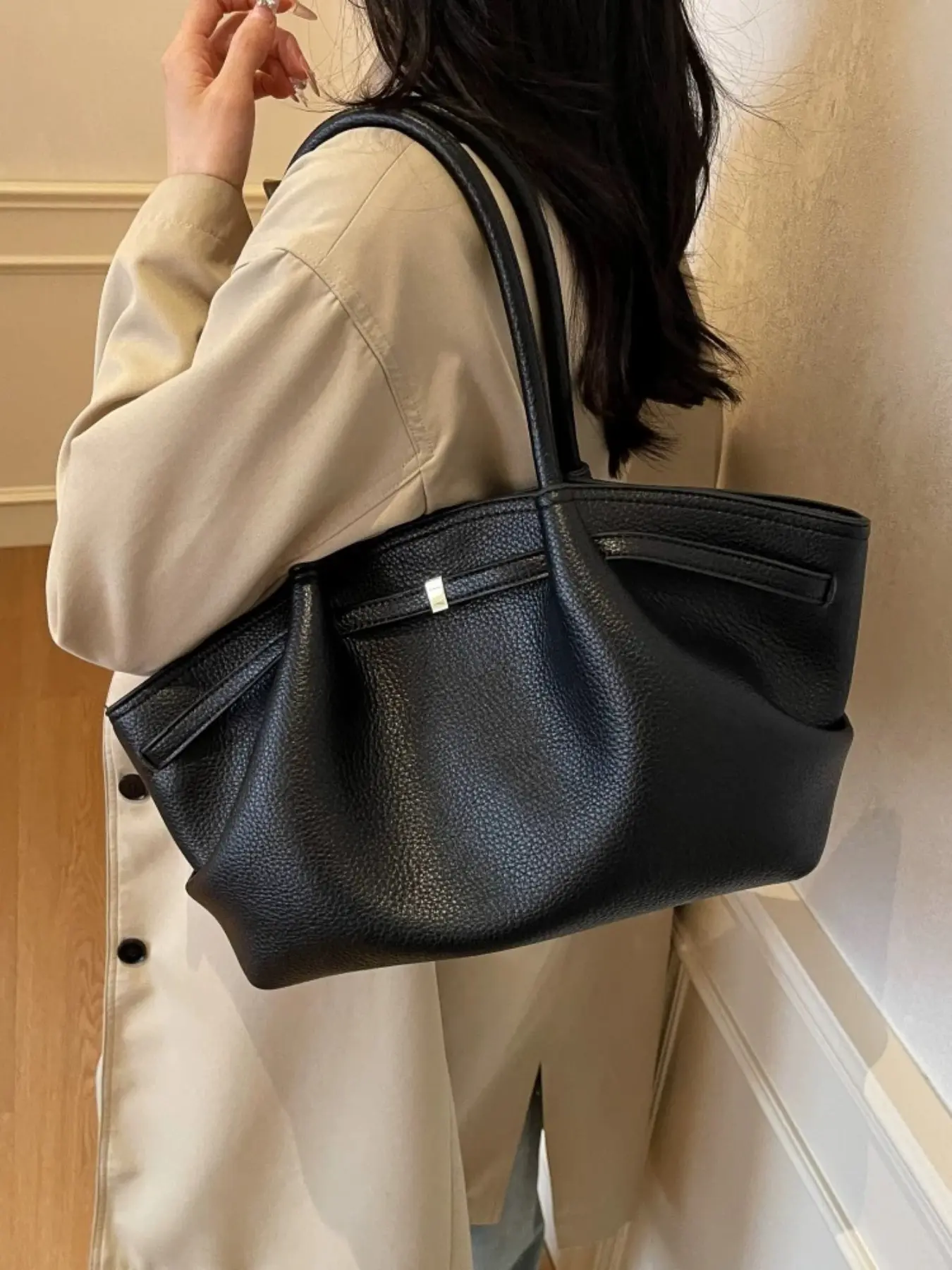 Vintage Pleated Handbag, 2026 New High-Quality Tote Bag, Fashion Commute Shoulder Bag, Large Capacity Japanese Commute Bag, Simple Dumpling Bag