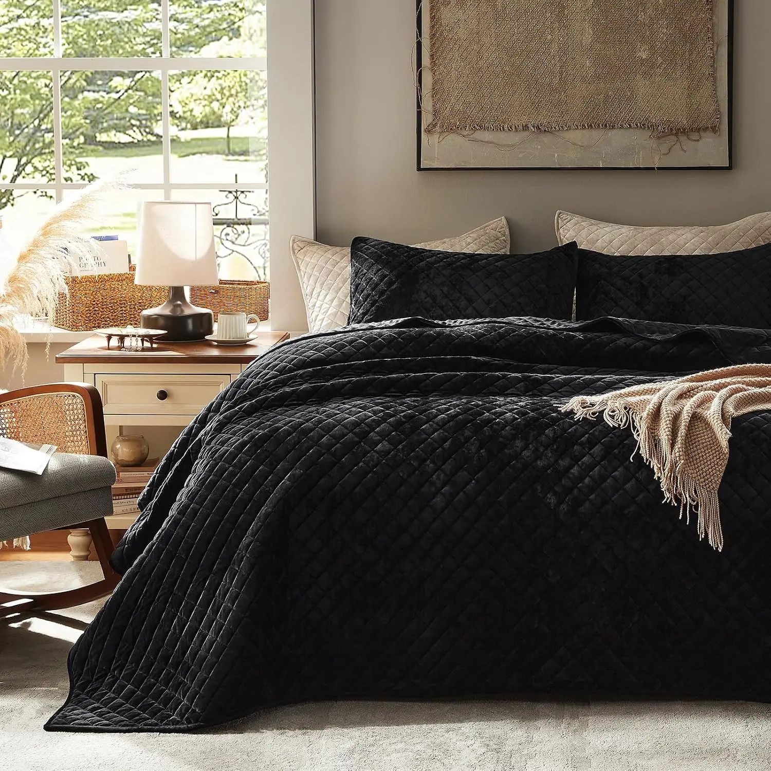 Size  Quilt Set (98"x106"), Luxurious  Quilted Stitching, Lightweight Soft - Bedspread Set with 2 Pillow Shams, Black