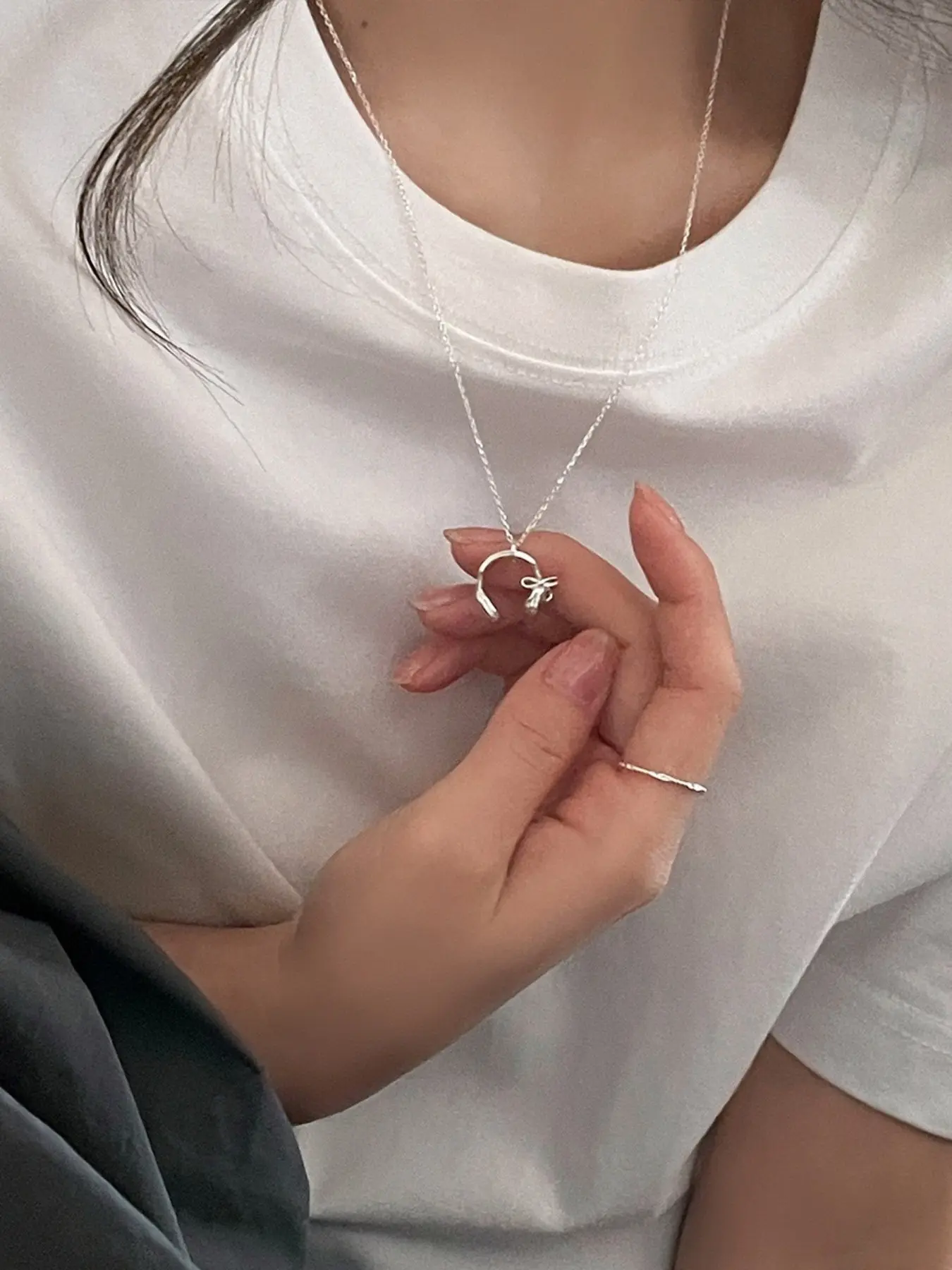 Style Earphone Shape Necklace, Unique Cold Minimalist Design, Silver Color Fine Chain, Daily Wear Personality Necklace