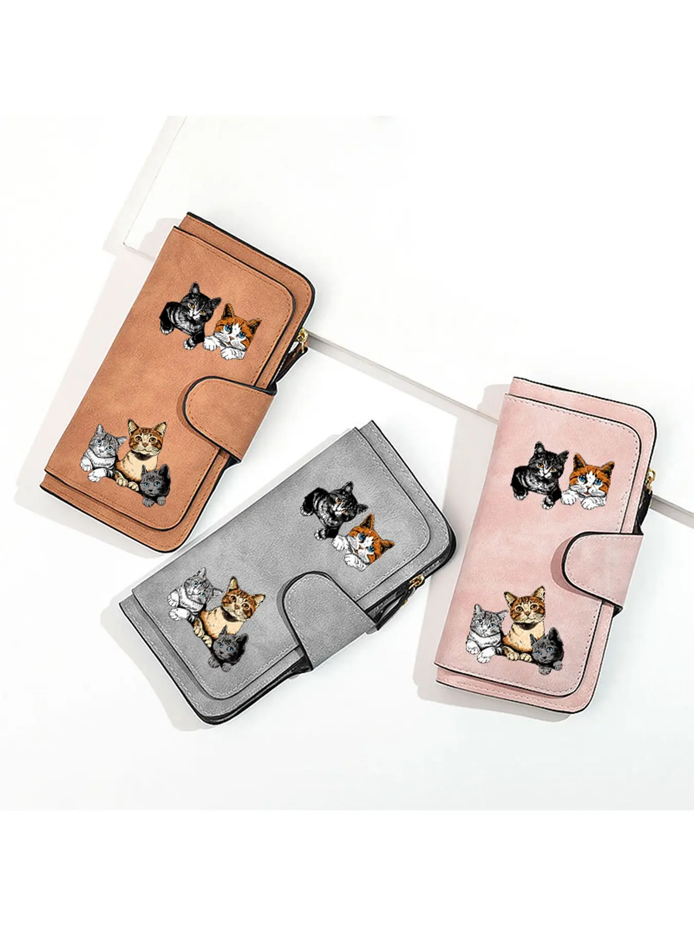 Ladies' long hand-held wallet with cute cat pattern decoration and multiple card slots, meeting your daily storage needs. It is a fashionable and practical birthday/Halloween/Christmas gift