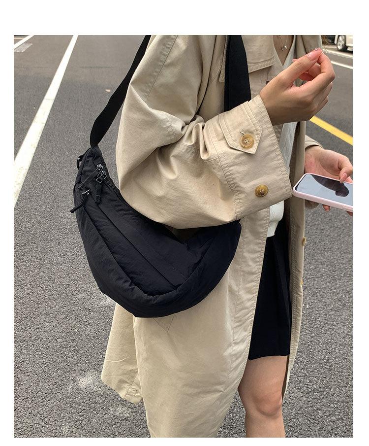 Simple and Versatile Hobo Bag An Elegant Casual Crossbody Bag That Fashionable and Lightweight Suitable Shoulder Bag