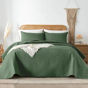 King/Cal King Set in Olive Green, Soft Reversible Microfiber Bedspread for All-Season Use in Bedroom or Dorm, Lightweight Geometric Coverlet (1, 2 Pillow Shams)