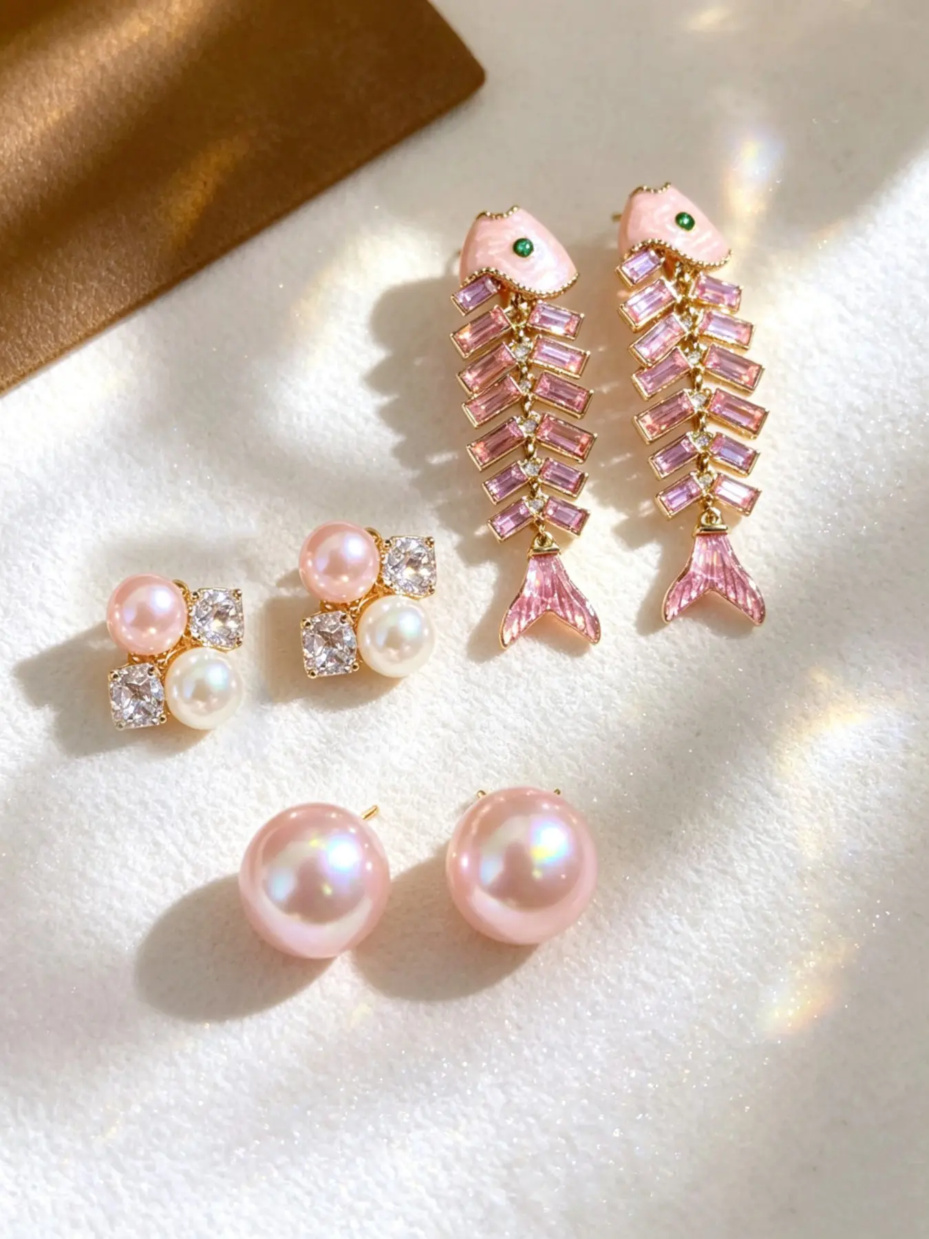 Valentine's Day Gift Women's Elegant Rhinestone and Faux Pearl Fish-Shaped Stud Earrings Set with Heart and Bow Design, Dainty Stylish Jewelry for Party and Daily Wear