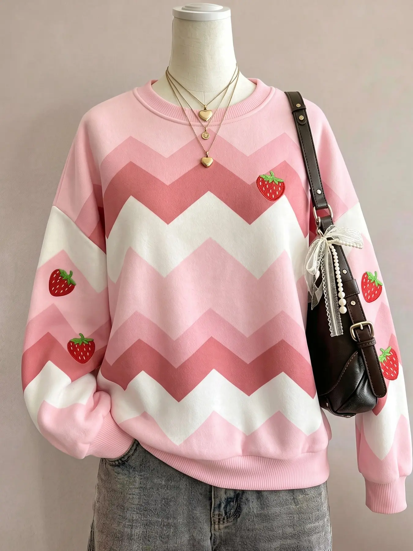 Women Cute Multi-tone Pink Gradient Chevron Striped Crewneck Sweatshirt 3D Stereo Strawberry Embroidery Oversized Loose Long Sleeve Fleece Pullover Soft Girl Kawaii Sweet Campus Daily Top #KawaiiSweatshirt #SoftGirlAesthetic #StrawberryTop