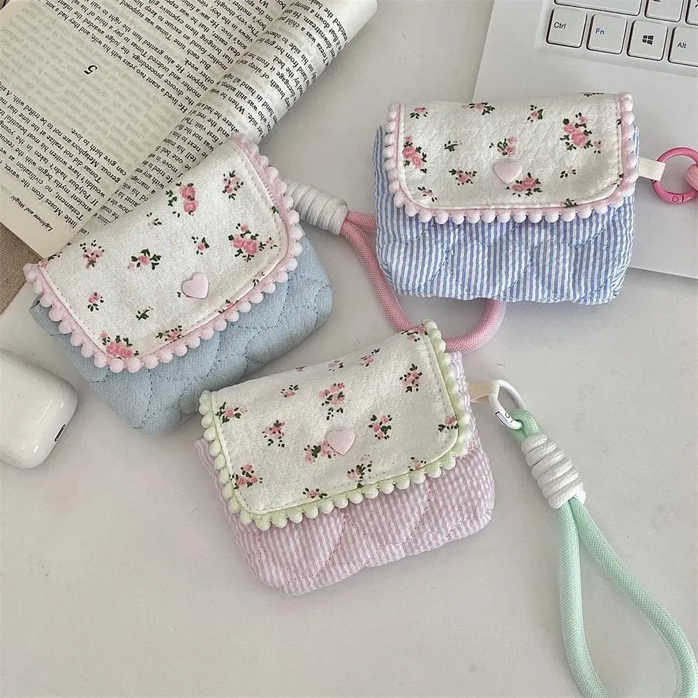 Makeup Pouch & Cosmetic Bag – Floral Motif & Pastel Blossom Ensemble, Viral TikTok Coquette Aesthetic & Cottagecore Trend, Lightweight Compact & Secure Zip Accessory for Travel Essentials, Camera Storage, Daily Purse Organization & Gift for Her