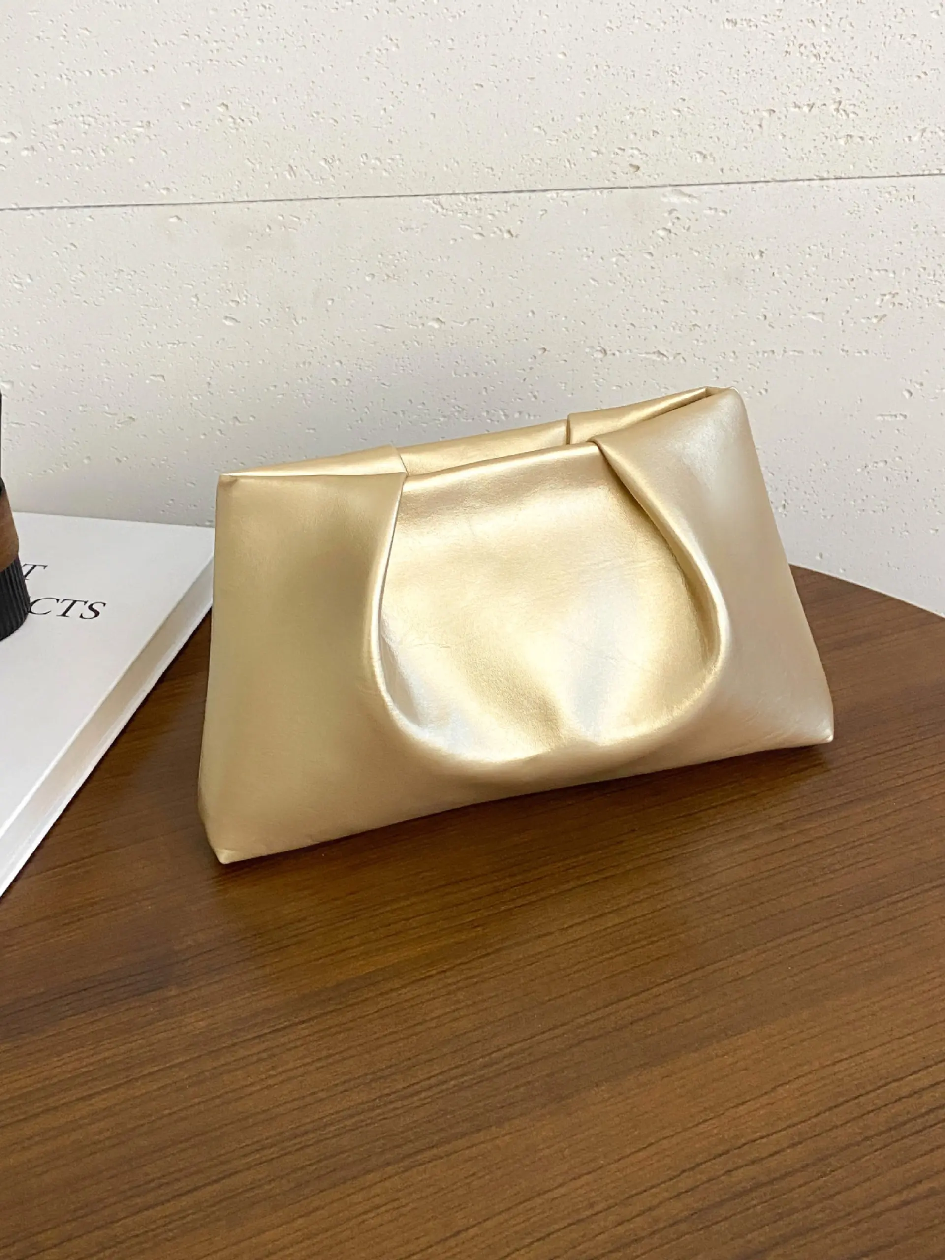 Elegant Pleated Evening Bag, Evening Clutch Purse, Fashionable Clutch for Parties and Dates, Large Capacity Zipper Design, Stylish Handbag for Women