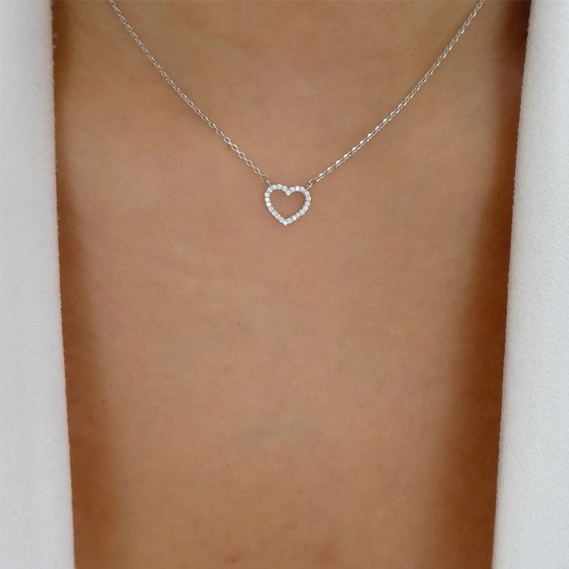 Versatile Diamond-Encrusted Heart-Shaped Collarbone Necklace for Women – Water Wave Chain, Gold Alloy