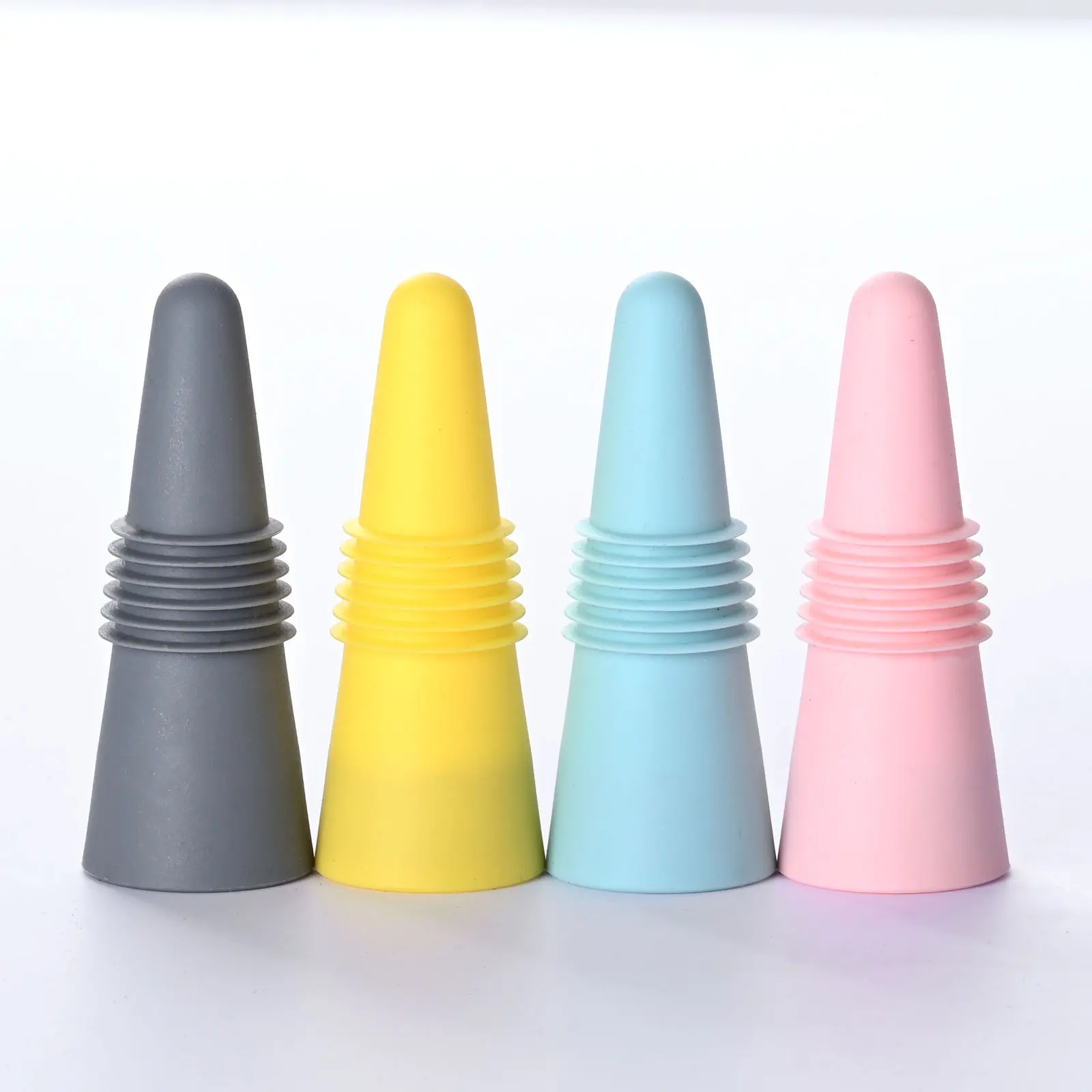 Silicone wine bottle stoppers with food-grade stainless steel wine stoppers have round bottles suitable for household wine utensils