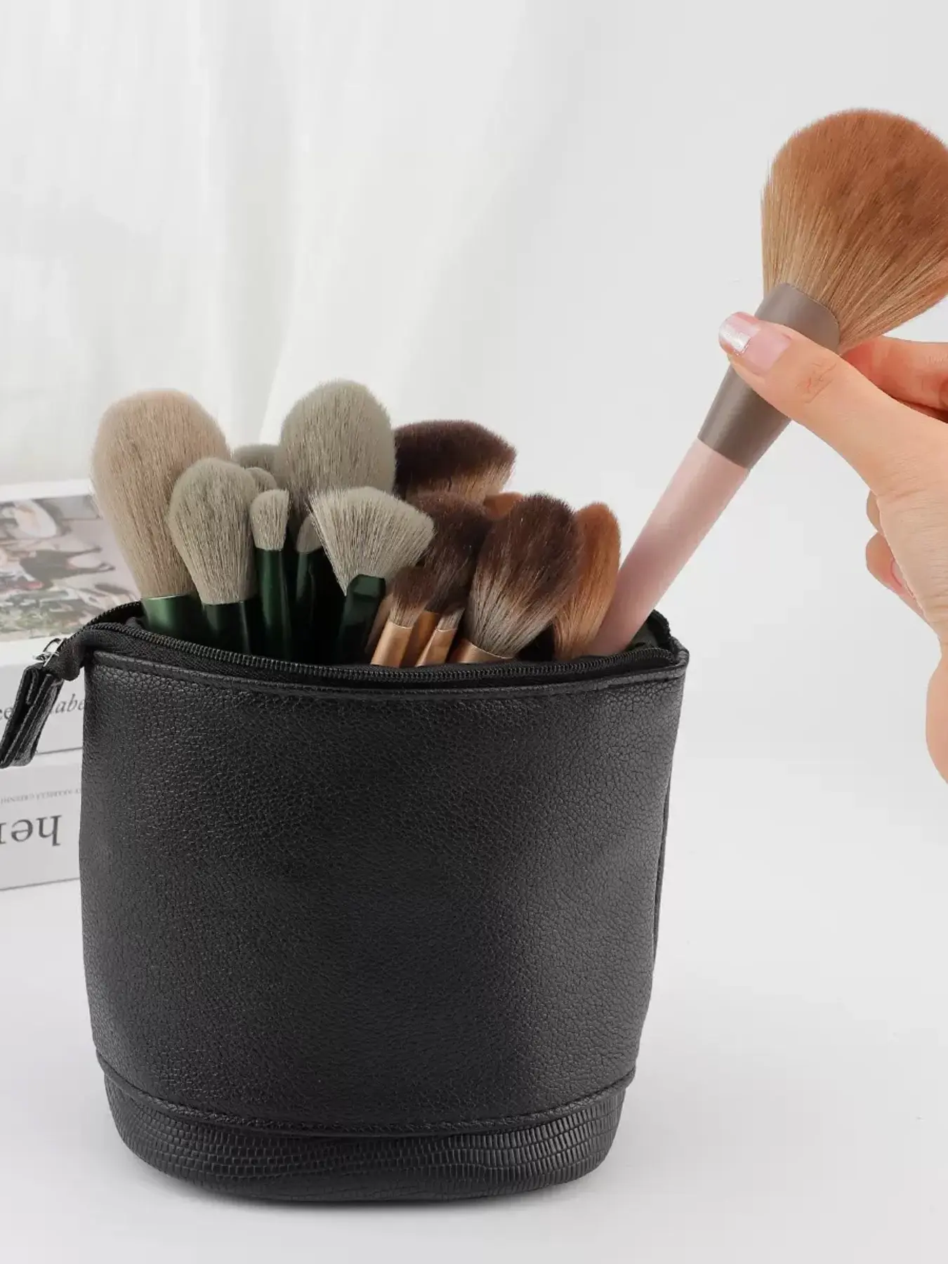 Foldable Extendable Travel Makeup Brush Bag, Standing Makeup Brush Storage Pouch, Easy Access, Cosmetic Organizer, Vertical Brush Stand