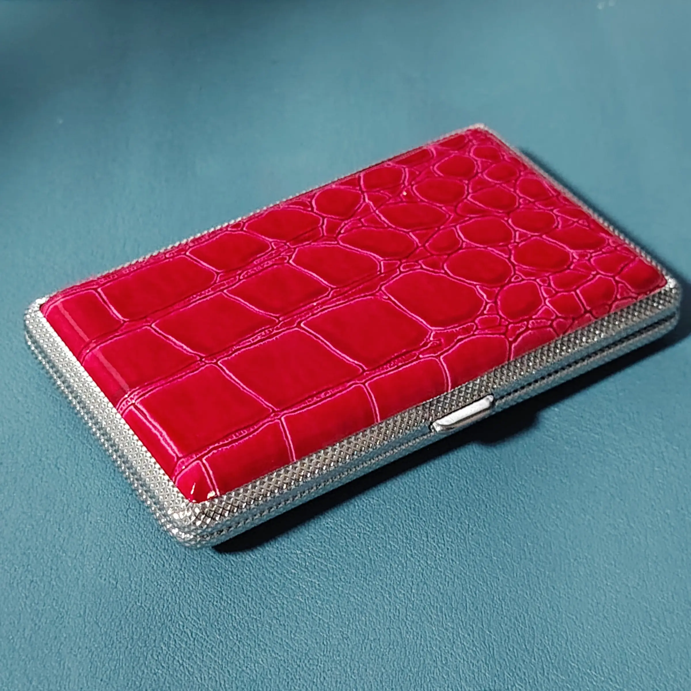 Plain Leather Metal Cigarette Case, Holds 14 Cigarette, Durable Design, Perfect for Storing Multiple Packs, Ideal Gift Option