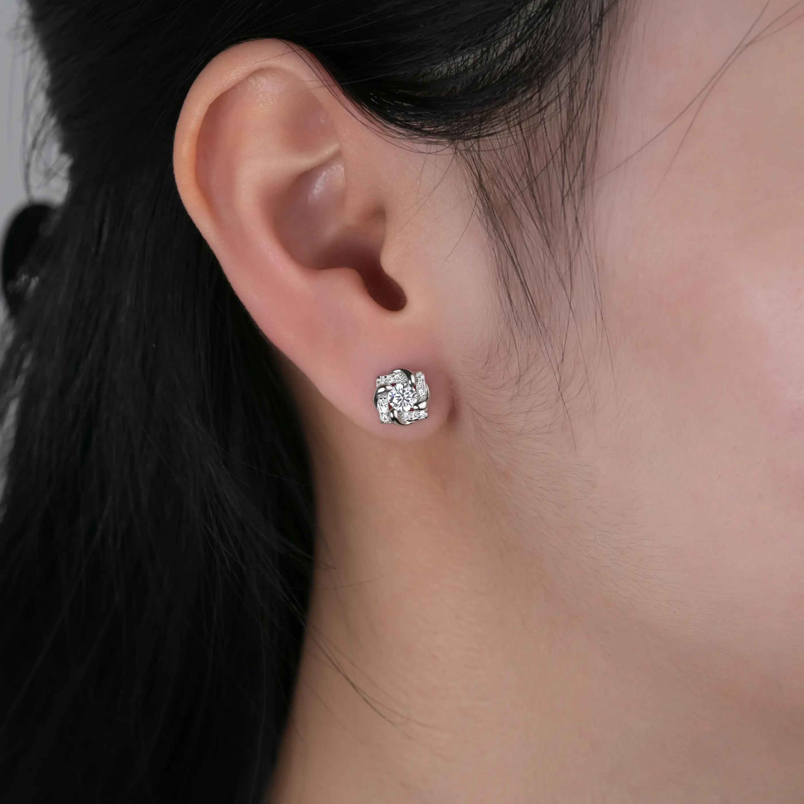 【6.20】Twisted Clover vvs Synthetic Moissanite Earrings in 925 Sterling Silver