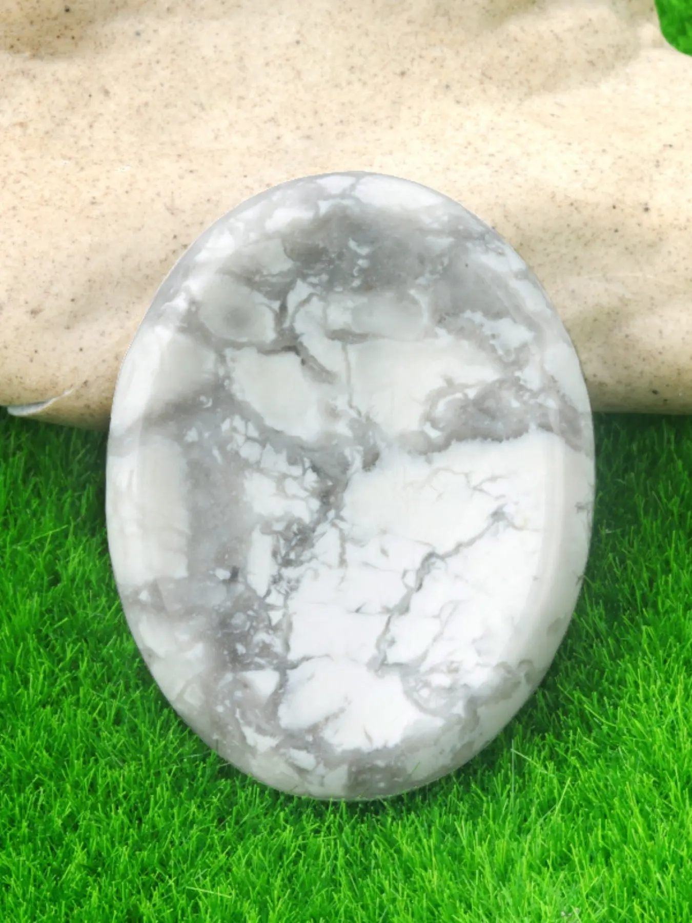 Oval Natural Crystal Palm Stone, Thumb Stone Stress Relief Massage Stone, Handheld Healing Gemstone for Relaxation and Wellbeing