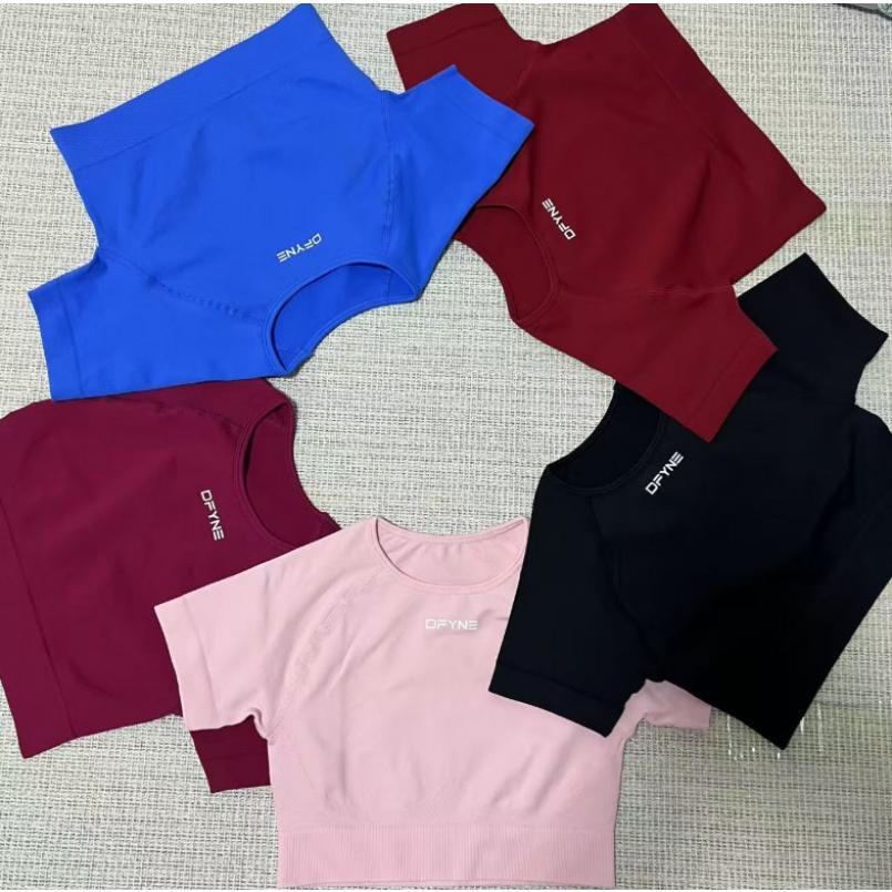 DFYNE Seamless Yoga Set for Women: Short-sleeved Top + Ruffled Elastic Shorts, Breathable and Slimming Sportswear