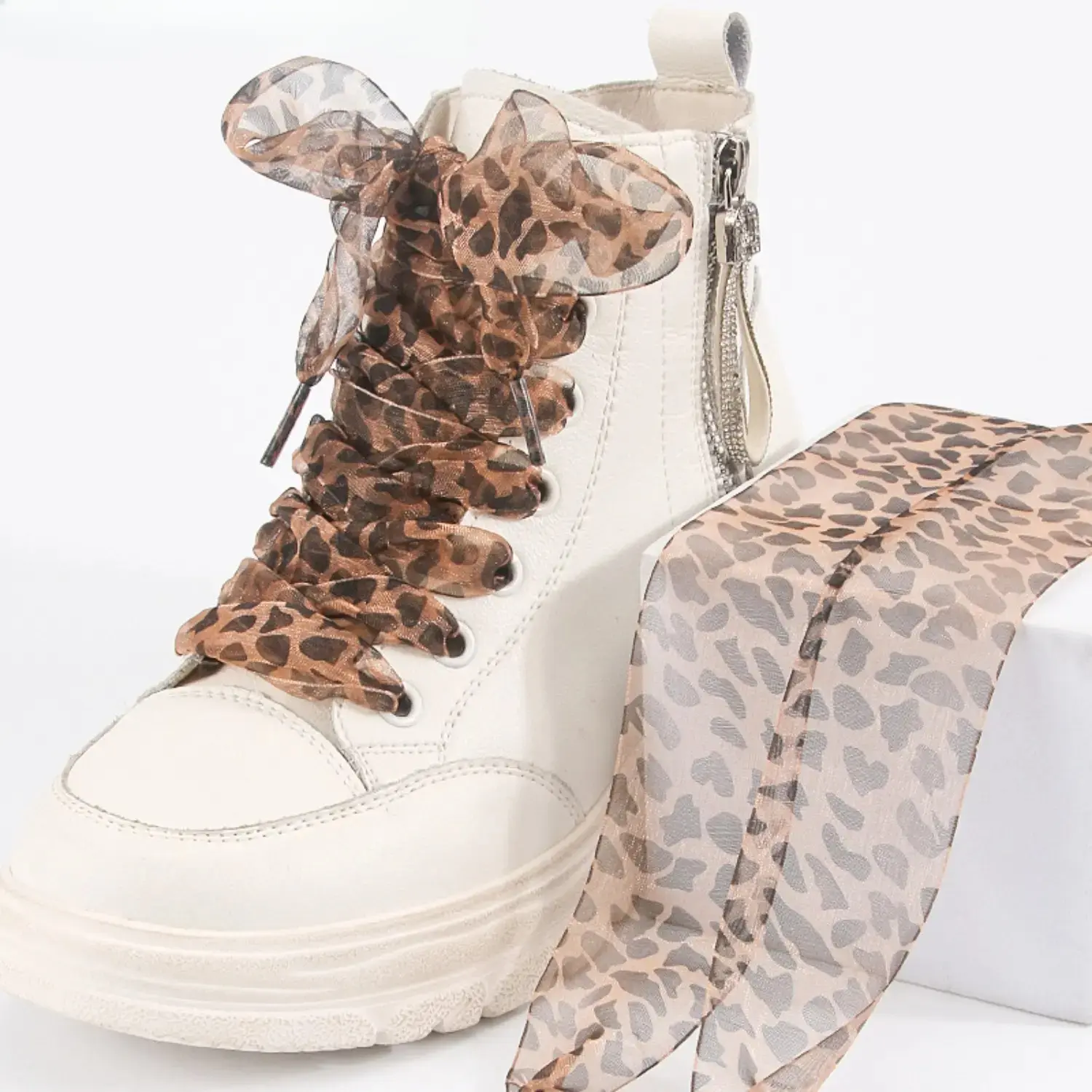 Leopard Print Ribbon Shoelaces for Sneakers, 4cm Wide Sheer Organza Shoe Laces with Cute Aesthetic Design, Fashion Lace-Up Accessories for Women, Streetwear Outfits, Casual Shoes and Daily Styling