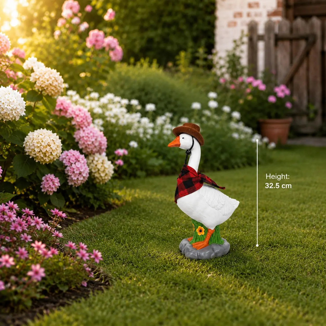 Realistic Goose Resin Statue, Decorative Garden Animal Sculpture for Yard Decoration, Holiday Lawn Ornament, Unique Outdoor Decor Piece, Garden Sculptures