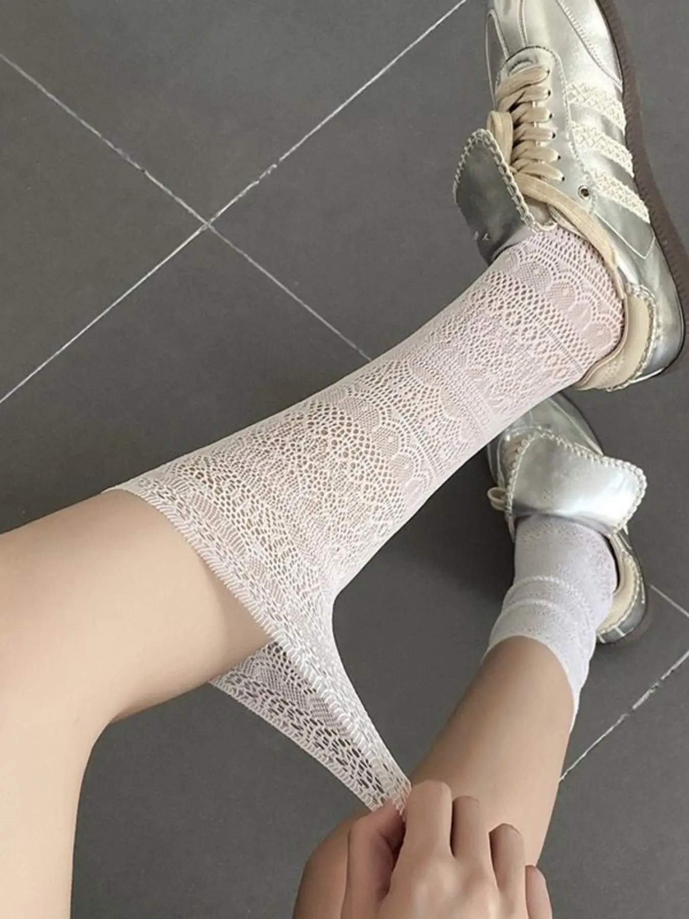 1 Pair Thigh-High Lace Stockings, Summer Thin Solid Color Mesh Socks, Women's Knee-Length Lace Ankle Socks, Nightclub Slimming Effect