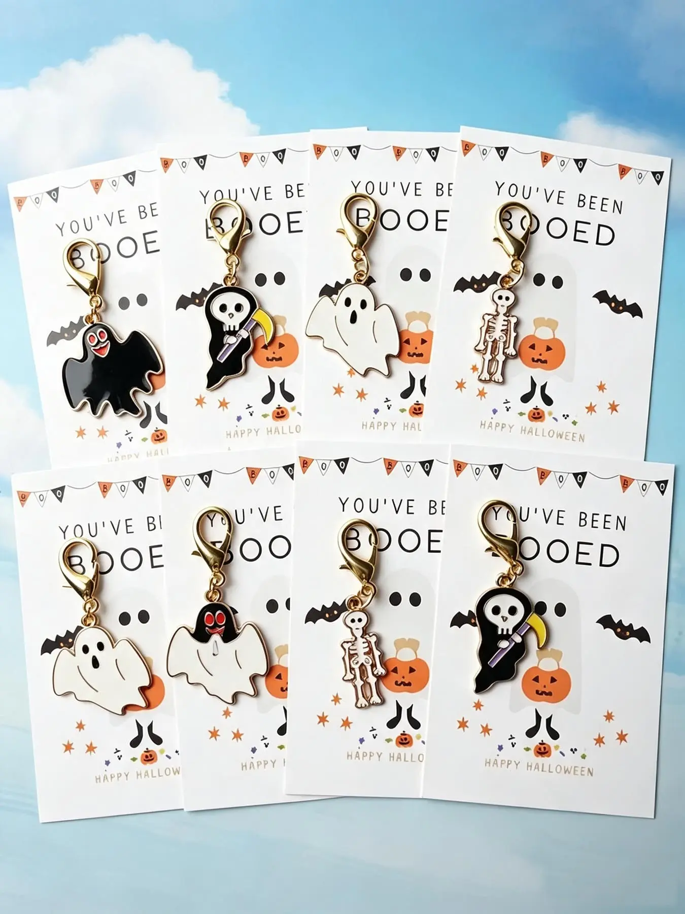 4pcs/8pcs Quirky And Cute Ghost Keychain Set With "Halloween Hug" Halloween Cards, Suitable For Decorating Bags And Accessories, Can Be Given As Good Luck Gifts To Family,Halloween Gifts, Holiday Gifts, Cute Keychains For Car Keys