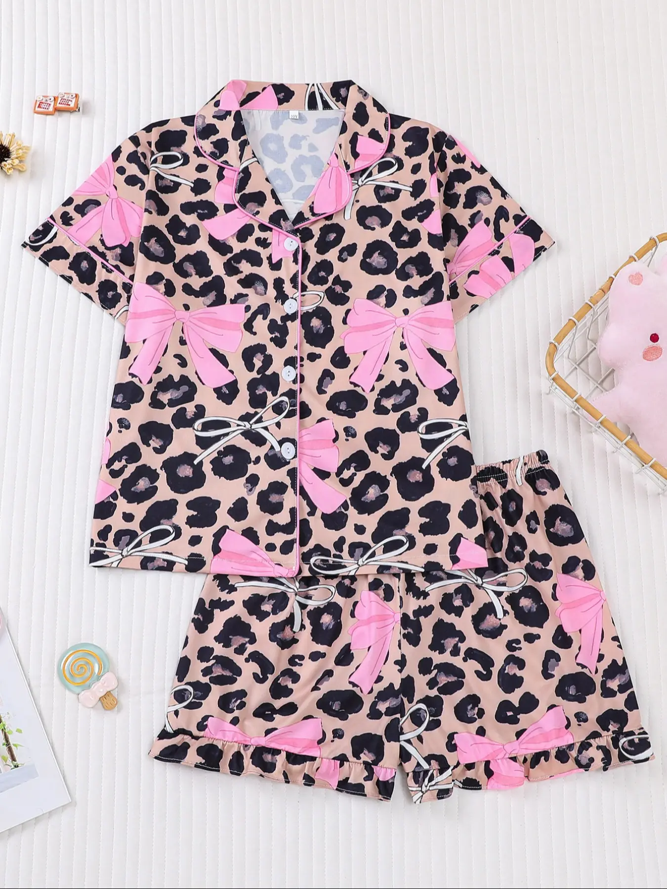 Children's 2-piece pajamas set, Collared pajama set, summer casual comfortable pajamas, Summer Pjs, leopard and bowknot pattern, short-sleeved shorts for girls and boys, daily wear clothing, can be machine washed and worn outside