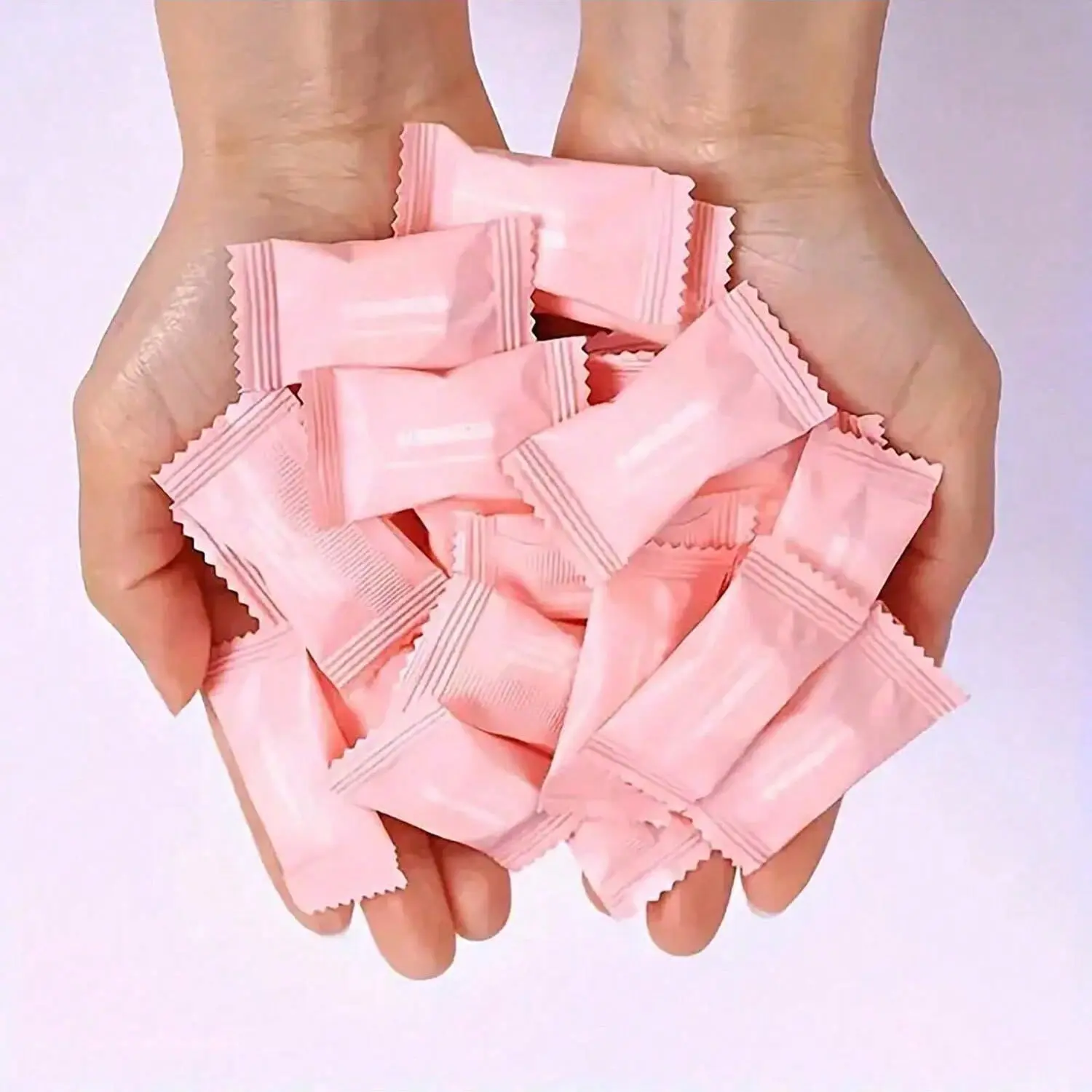 50pcs Compressed Towels, Disposable Makeup Face Washing Towels, Candy Packaging, Travel One-Time Use (20cmx22cm), Reusable Life