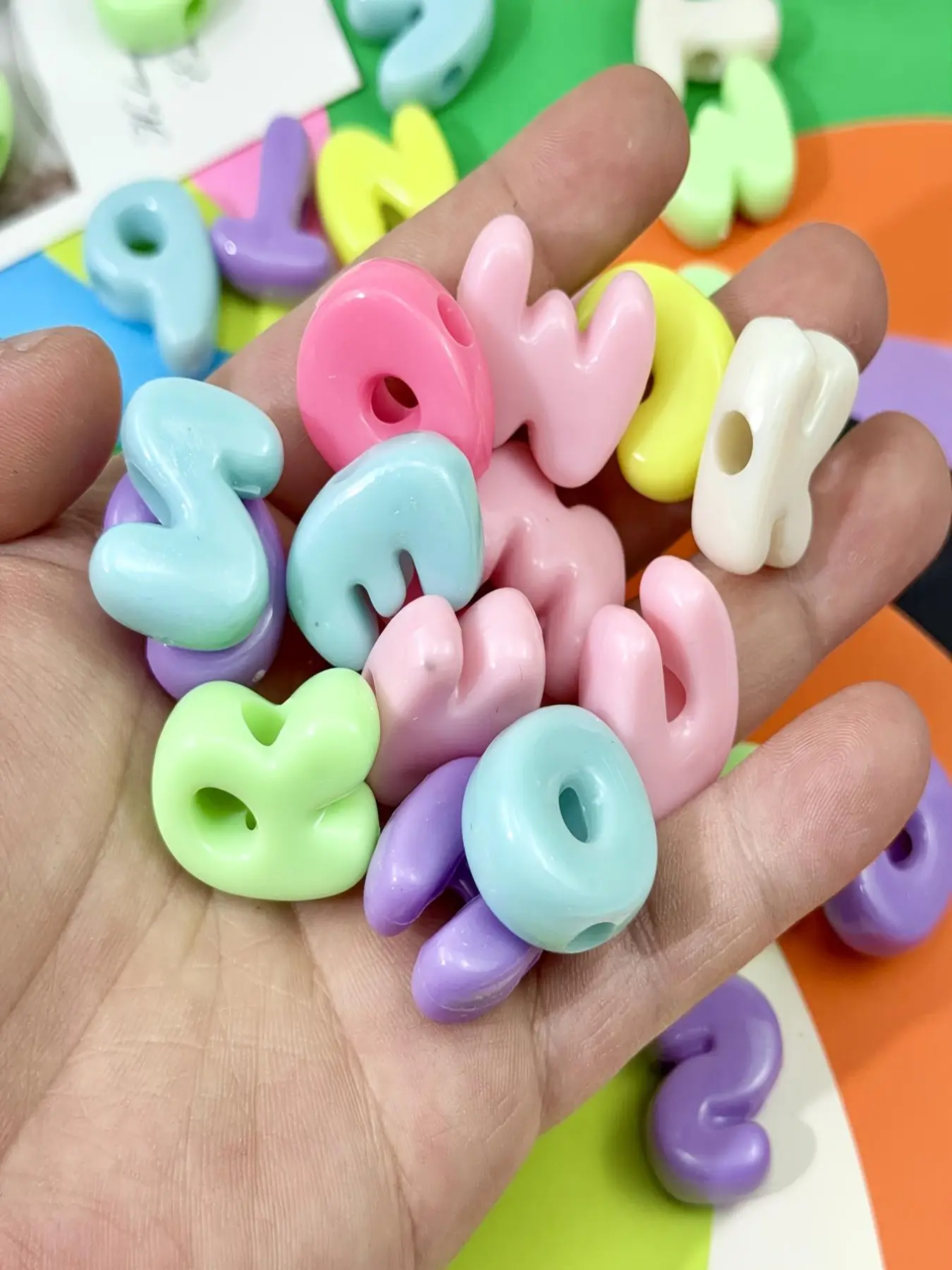 500g Approximately 175 Pieces Colorful 3D Letter Beads, A-Z Acrylic Beads, 6mm Large Hole English Letter Beads, Loose Beads for DIY Necklaces, Bracelets, Jewelry Making Supplies, DIY Beading Accessories, Craft Beads