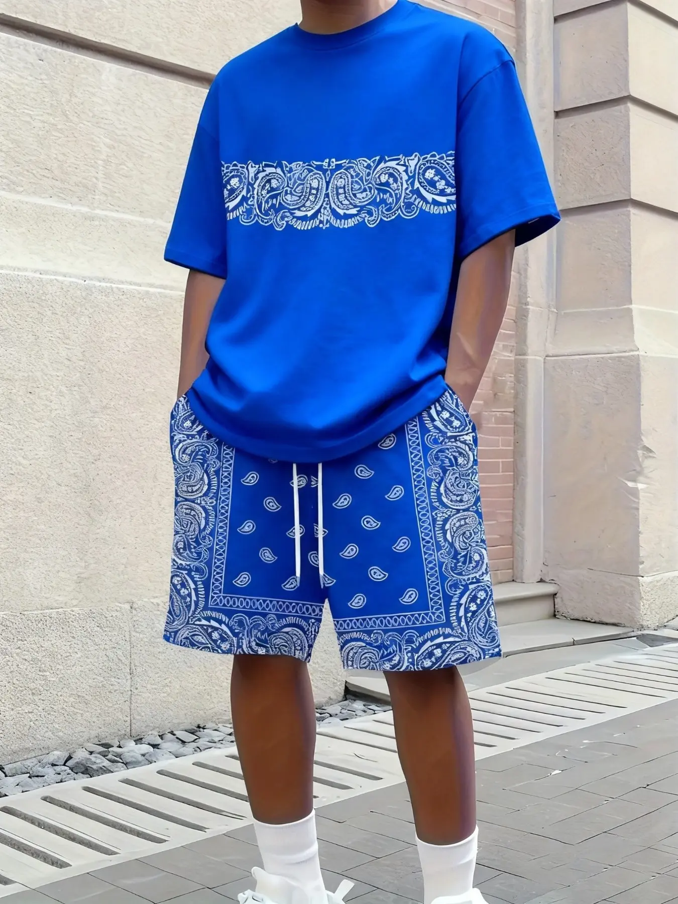 Summer men's Paisley print T-shirt and shorts set, stylish and casual style, well-fitted design, random print, solid color fabric, no lining