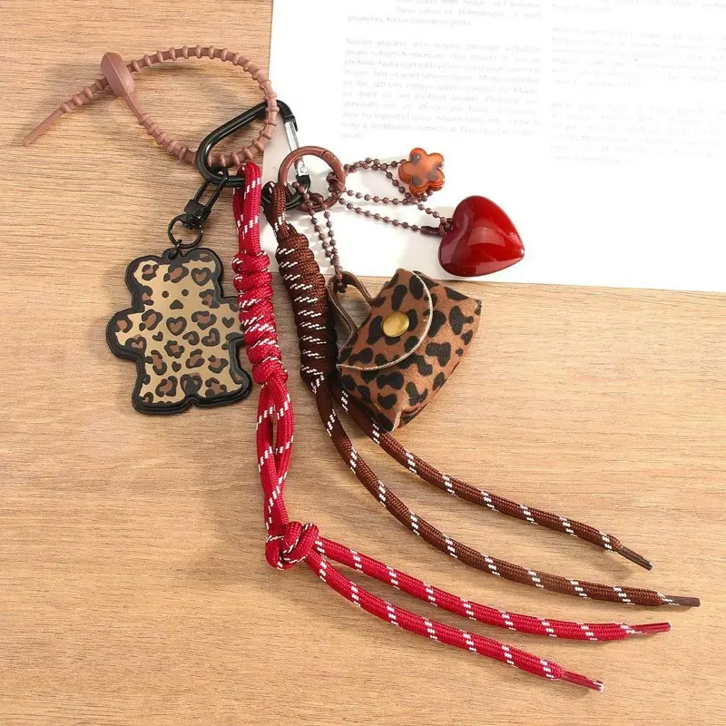 Woven Rope Keychain with Braided Cord, Clip-On Hook and Heart Motifs - Stylish Bag Charm for Backpacks, Handbags or Wallets, Ideal Gift for Young Women, Casual Daily