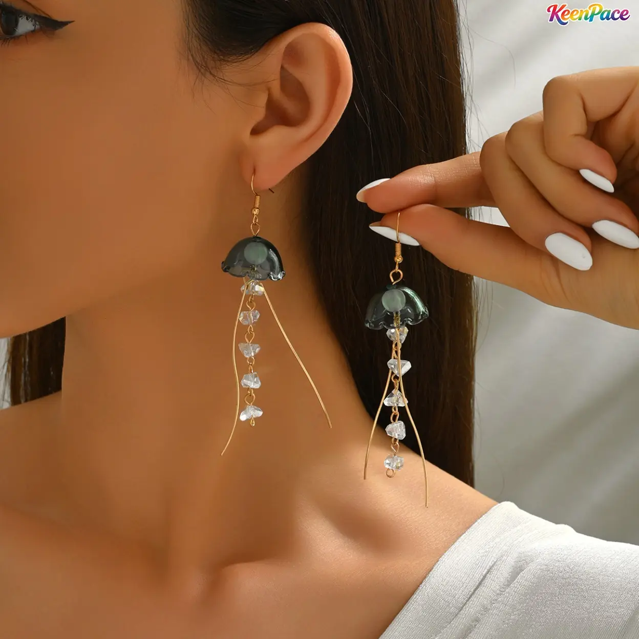 Women's Dreamy Glass Jellyfish Dangling Drop Earrings - Layered Crystal Fringe, Marine Silhouette, Dreamy Ocean Aesthetic, Lightweight Sports & Outdoor Fashion Jewelry for Beach Vacations, Daily Outfits, Female, Beach Party Outfit, Dangling Earrings