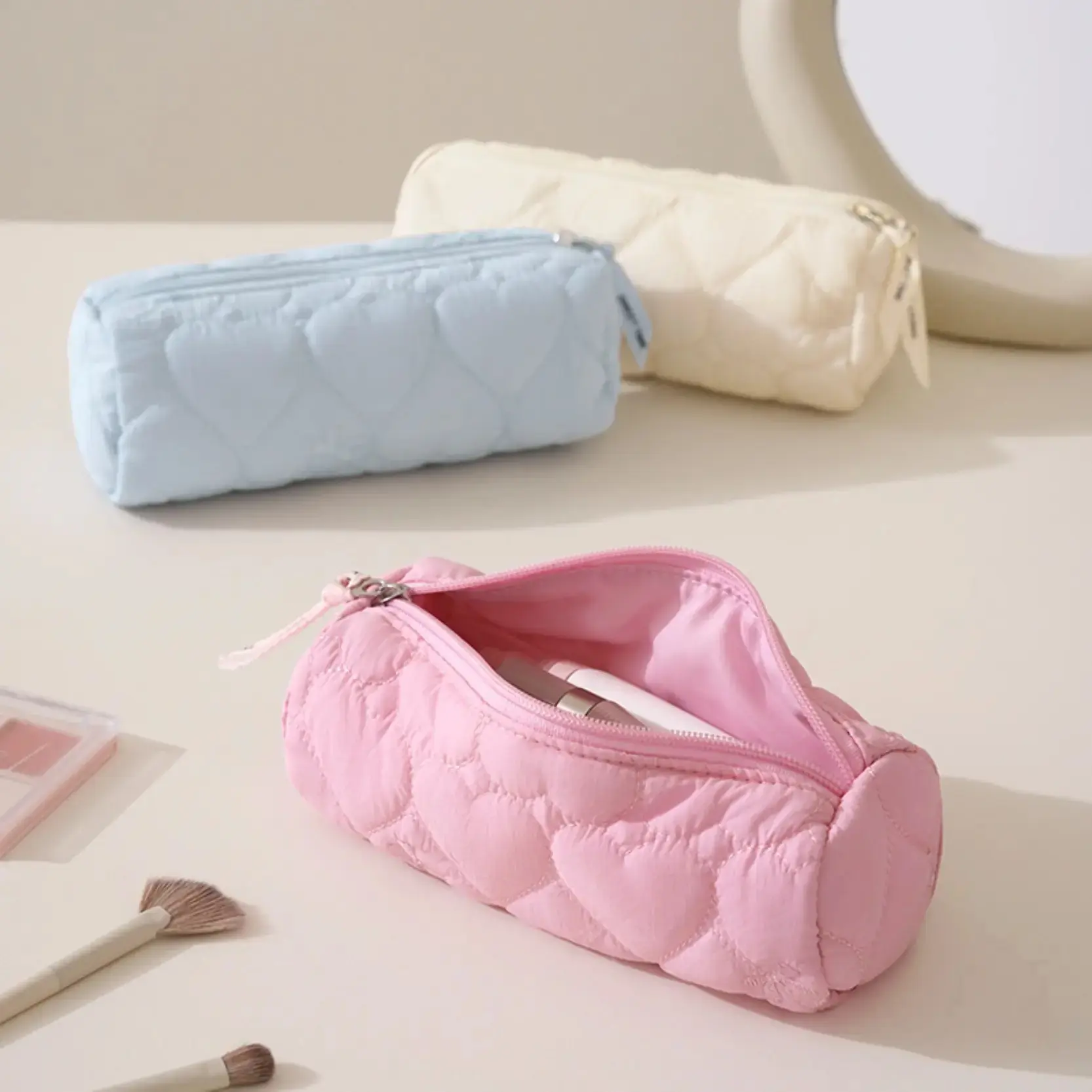 Aesthetic Zippered Pencil Pouch - Cute Heart Print, Lightweight Compact Women's Organizer, Large-Capacity Multifunctional Storage for Stationery (sohochic)
