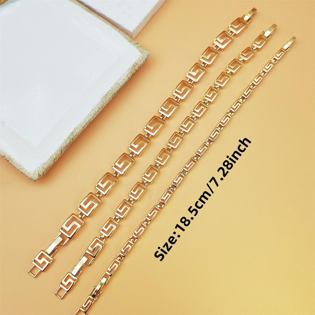 Vintage Letter Chain Bracelet for Women Trendy Lock Charm Bracelet Retro Y2K Aesthetic Stackable Jewelry Cute Everyday Stacking Bracelets for Streetwear Party Gifts Daily Outfits